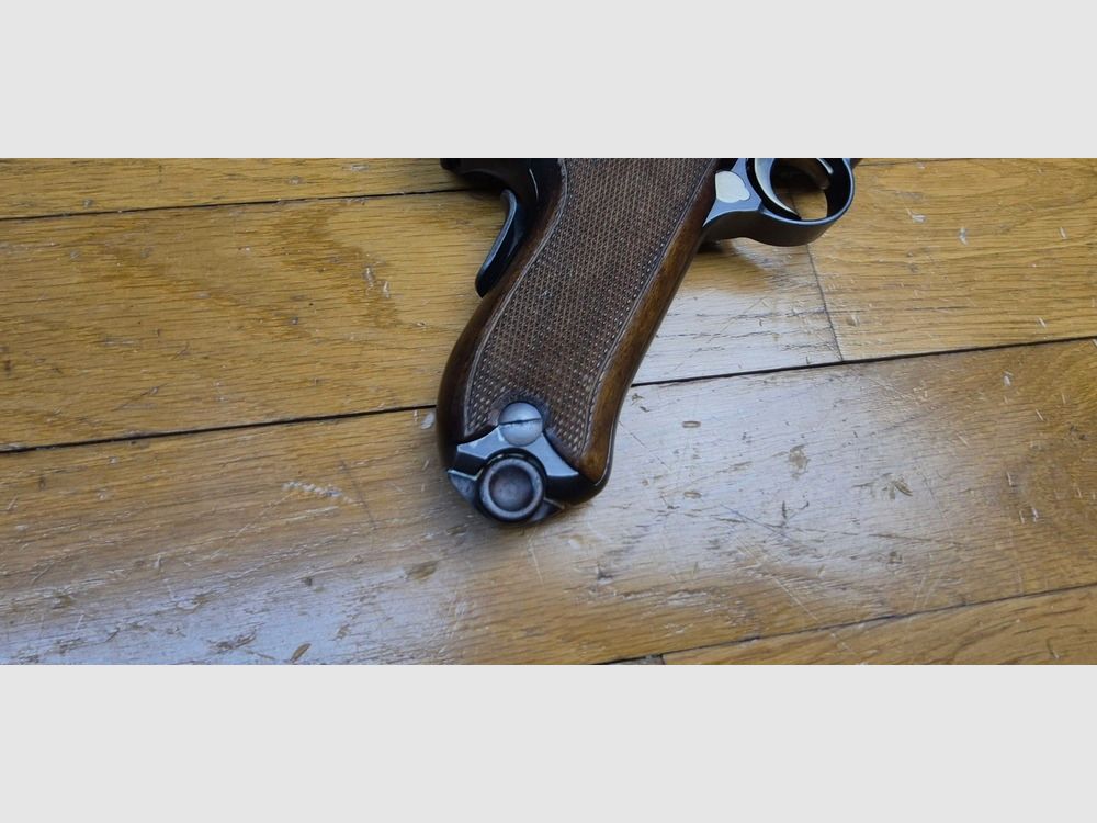 Sehr schöner Luger Schweiz P06/1924 – Kal. 7,65 Parabellum – Arsenal Bern 1932 – Eines von 17.800! – Vollständig monomatrikuliert – Magazin im Modell – Zustand nahezu neu! Wunderschön! TBE++, Bild 23 von 28