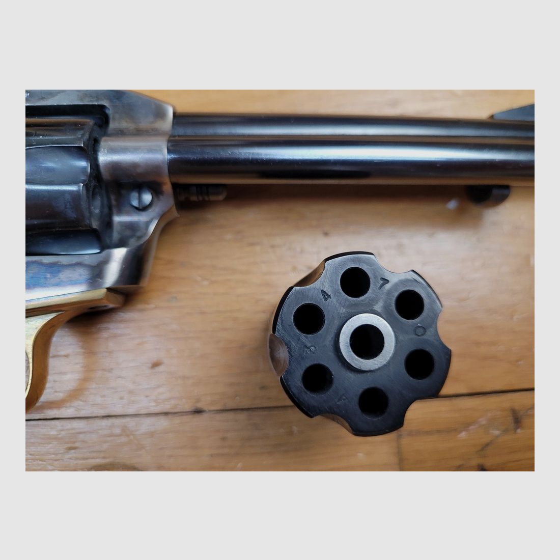 Revolver Iver Johnson Deluxe Target – 2 barillets 22LR et 22Mag – Single Action Army par Uberti – Arme de 1978 – Carcasse type scout – 100% acier – Platine à barre de transfert et 4 clics comme sur un vrai – Canon 5 pouces ¼ miroir– Visée réglable – TBE+ !, image 20 sur 22