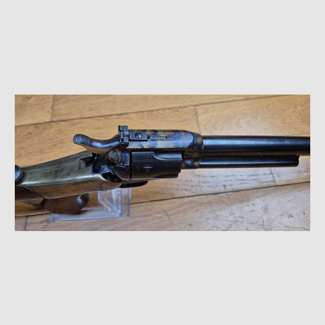 Sehr schöner und seltener Revolver 1873 „AMERICAN BUNTLINE“ – Kal. .44 WCF (.44-40) – Lauf 18“ (46 cm !) – Abnehmbare Schaft aus Holz und Messing – Herstellung von Uberti aus 1972 – Einwandfreie Mechanik – Sehr guter ästhetischer Zustand – TBE/TBE+, Bild 18 von 39