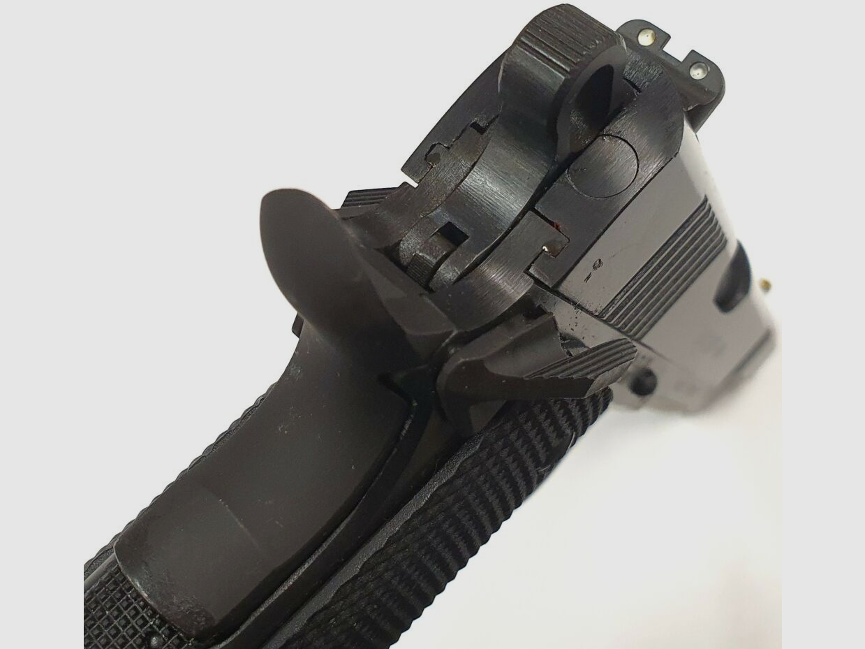 Norinco 1911A1 Standard incluant accessoires, similaire au Colt 1911 A1