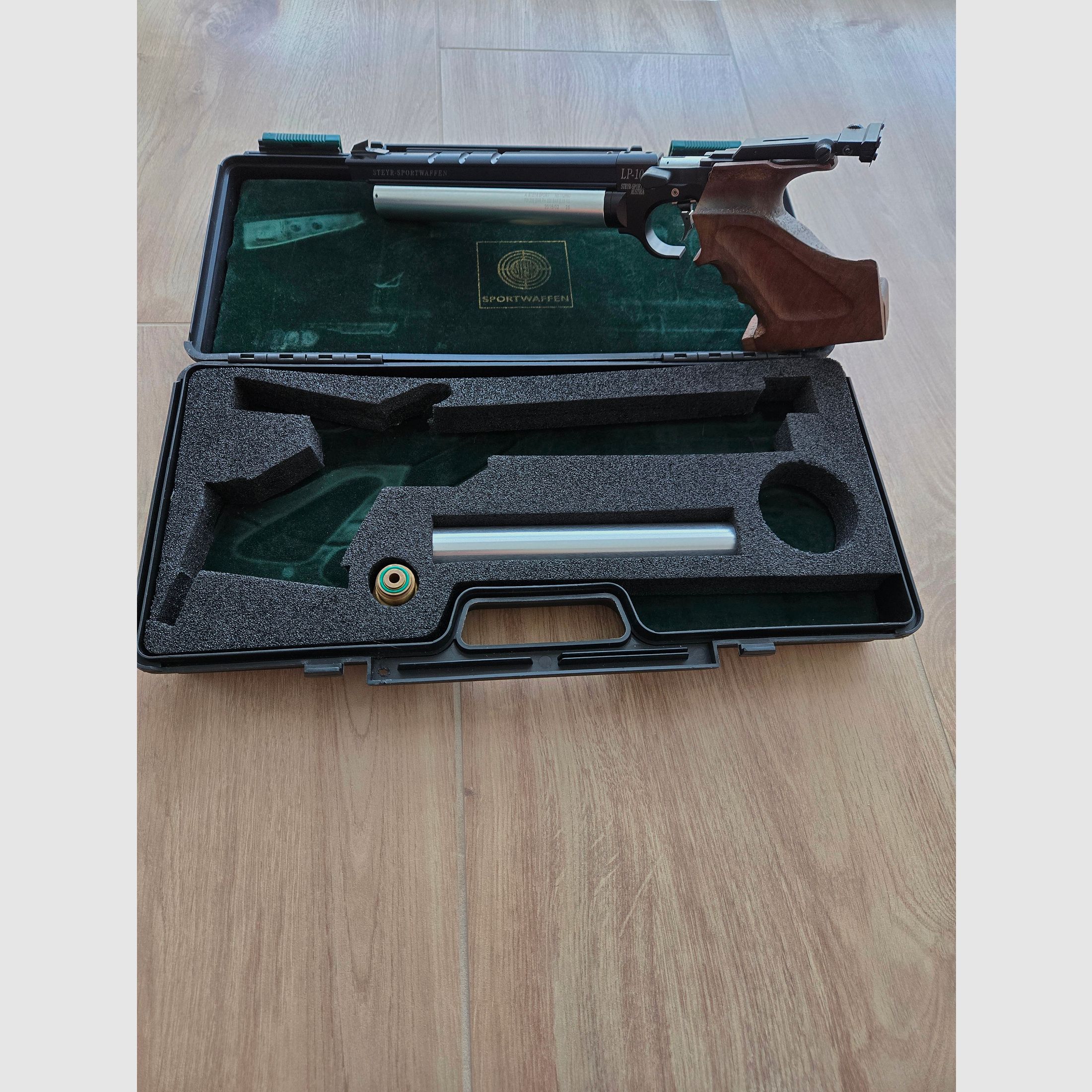 Match-Luftpistole STEYR LP 10 mit 2 Kartuschen, Adapter, Koffer, Werkzeug