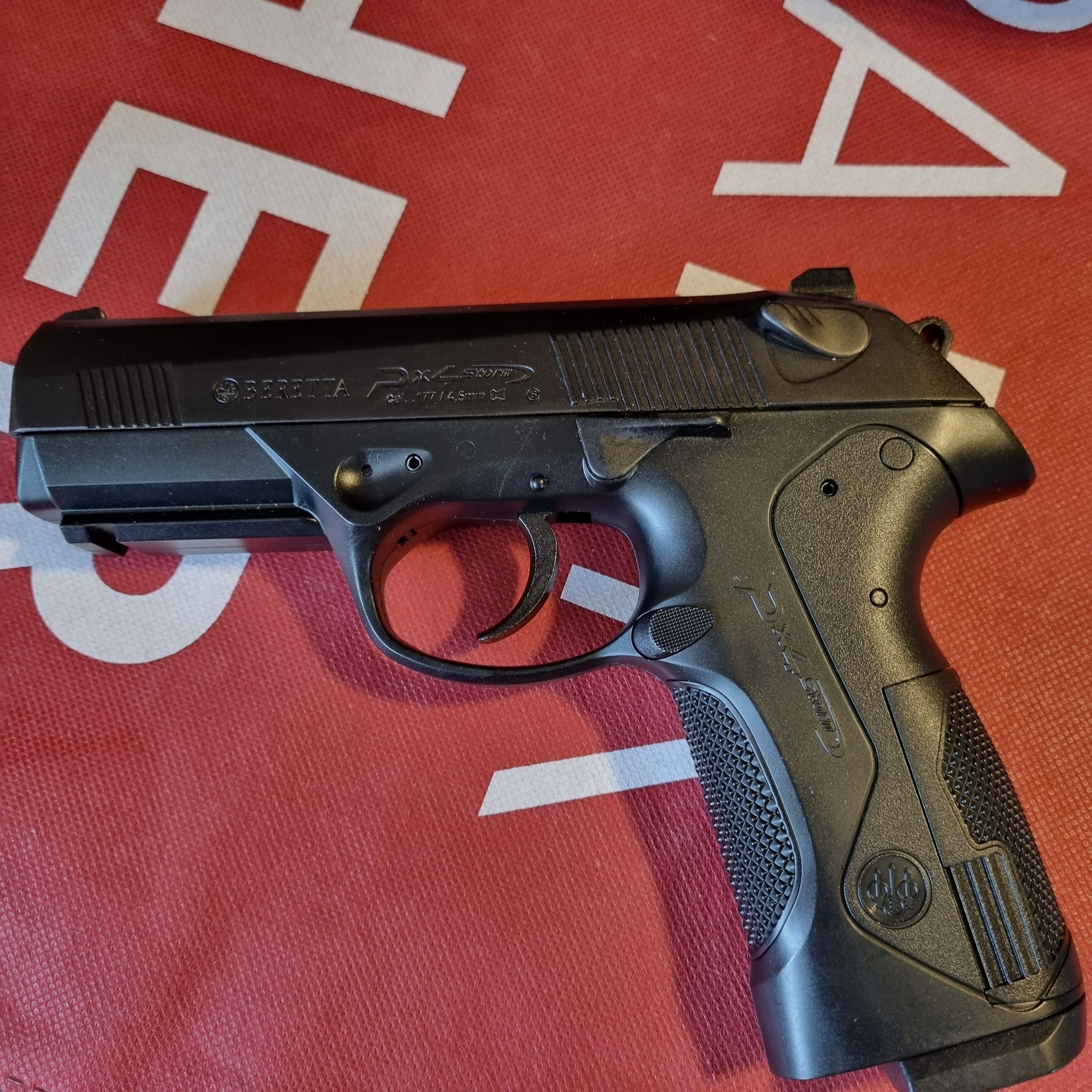 Pistola CO2 Beretta Px4 Storm, 500 diablos y balas redondas