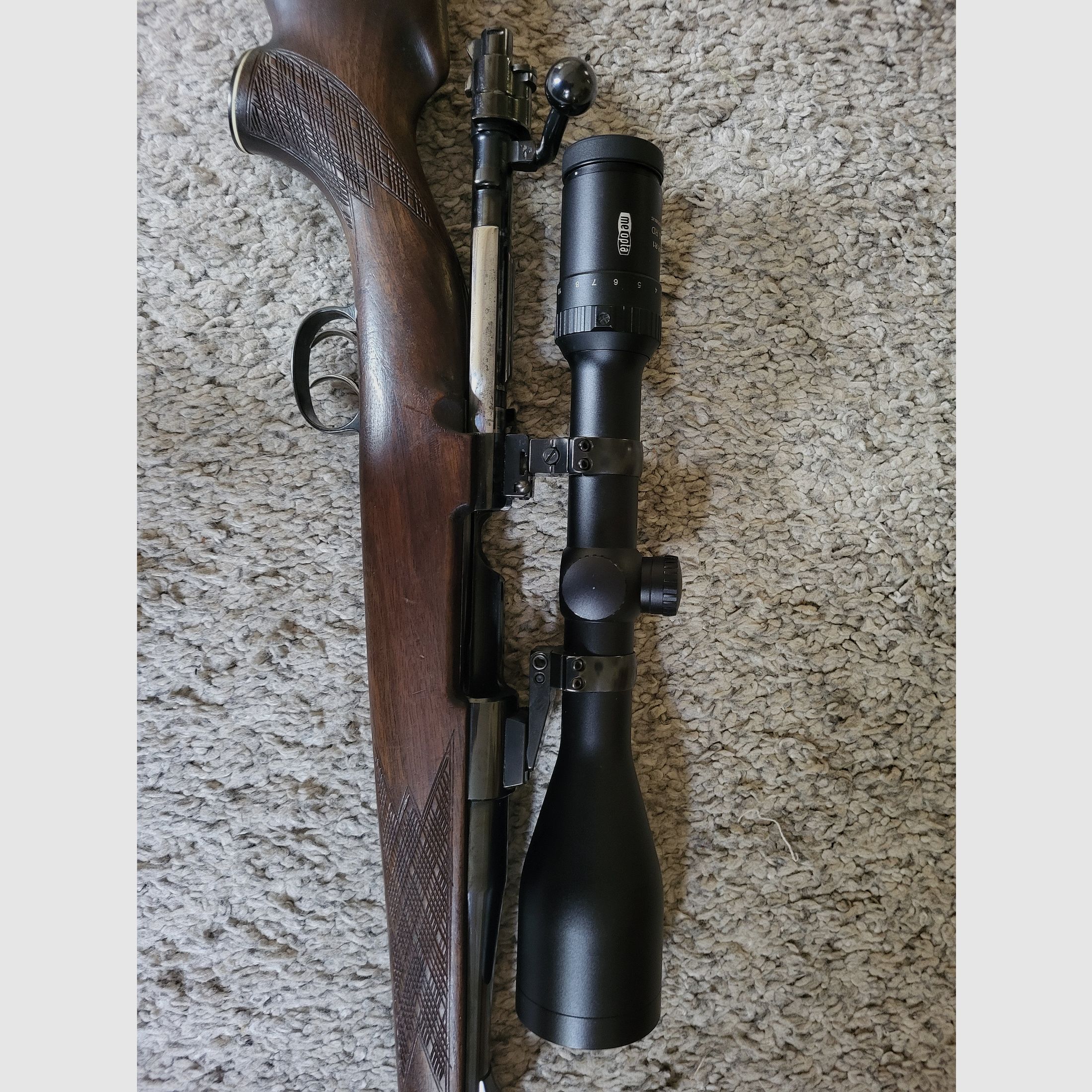 98er Repetierbüchse von Frankonia mit dem Meopta Zielfernrohr Meostar R1 3-12 x 56 RD mit Leuchtpunkt.