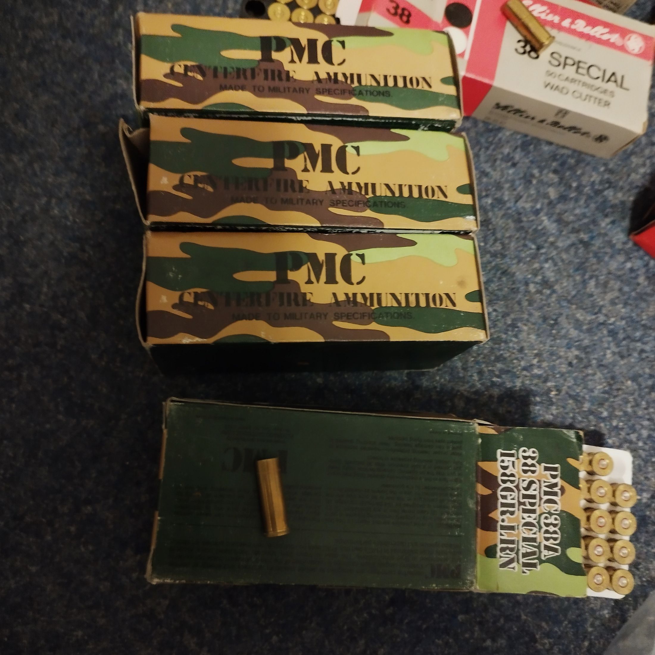 1735 pezzi di bossoli Cal .38 Special già sparati