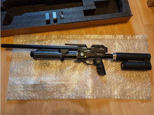 GoGun AEA Megalodon F-Serie 7,5 Joule | Cal .50 air / PCP rifle | with JADS double tank | 2x 12-round aluminum magazines | + grip stabilizer inserts | with accessories & invoice