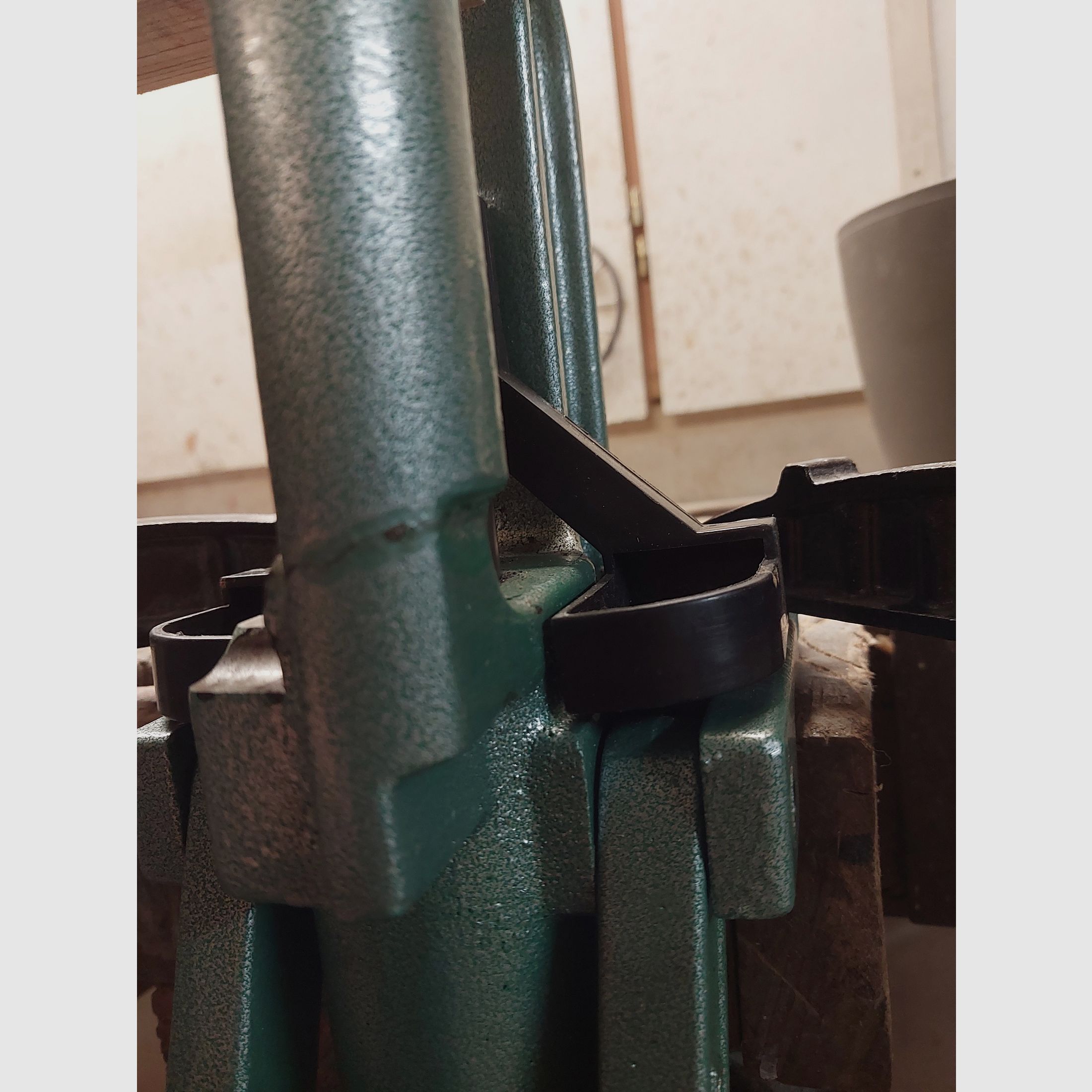 Prensa de recarga RCBS "Rock Chucker IV" defectuosa