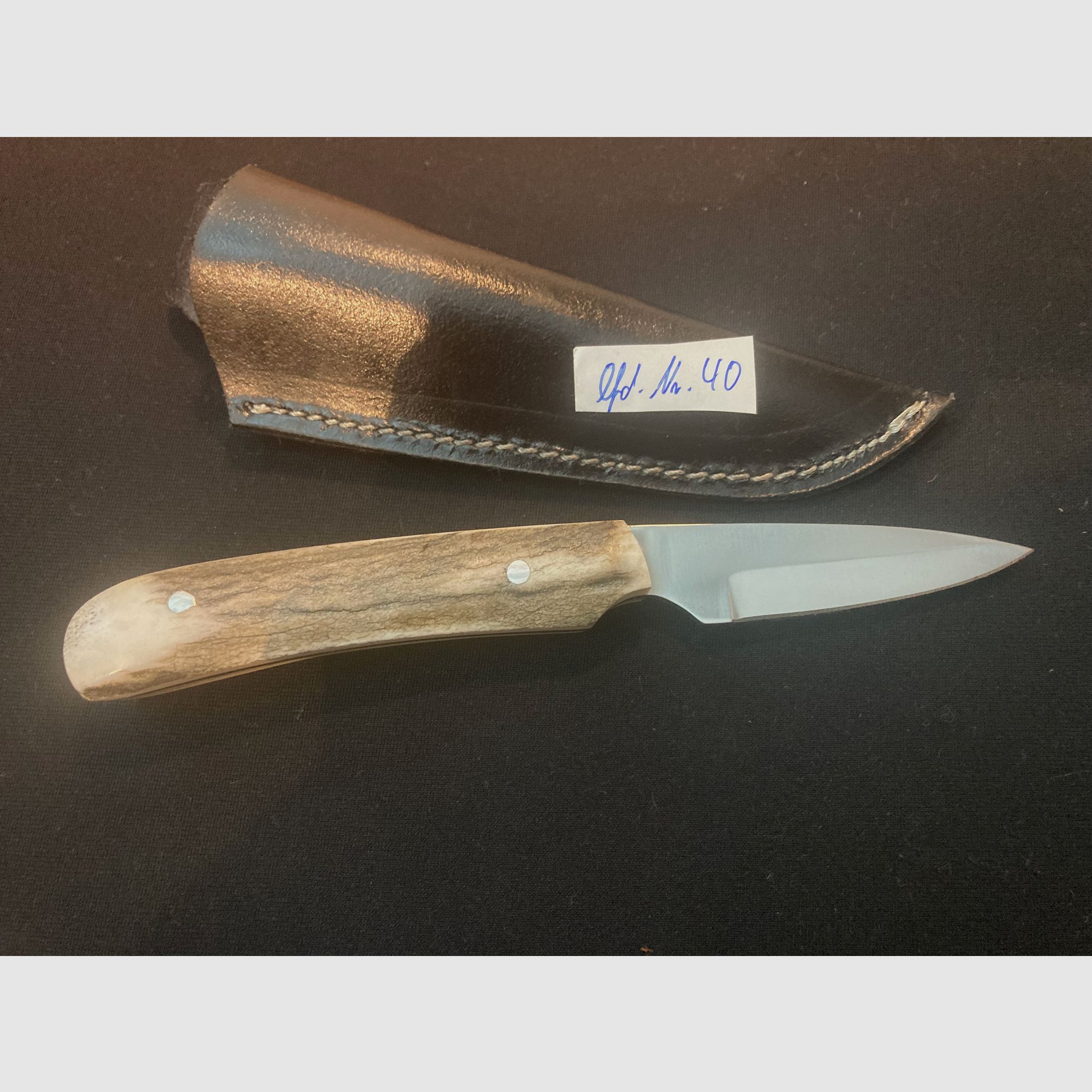 Nóż do pasa, nóż myśliwski, uchwyt z poroża jelenia, czarna skórzana pochwa