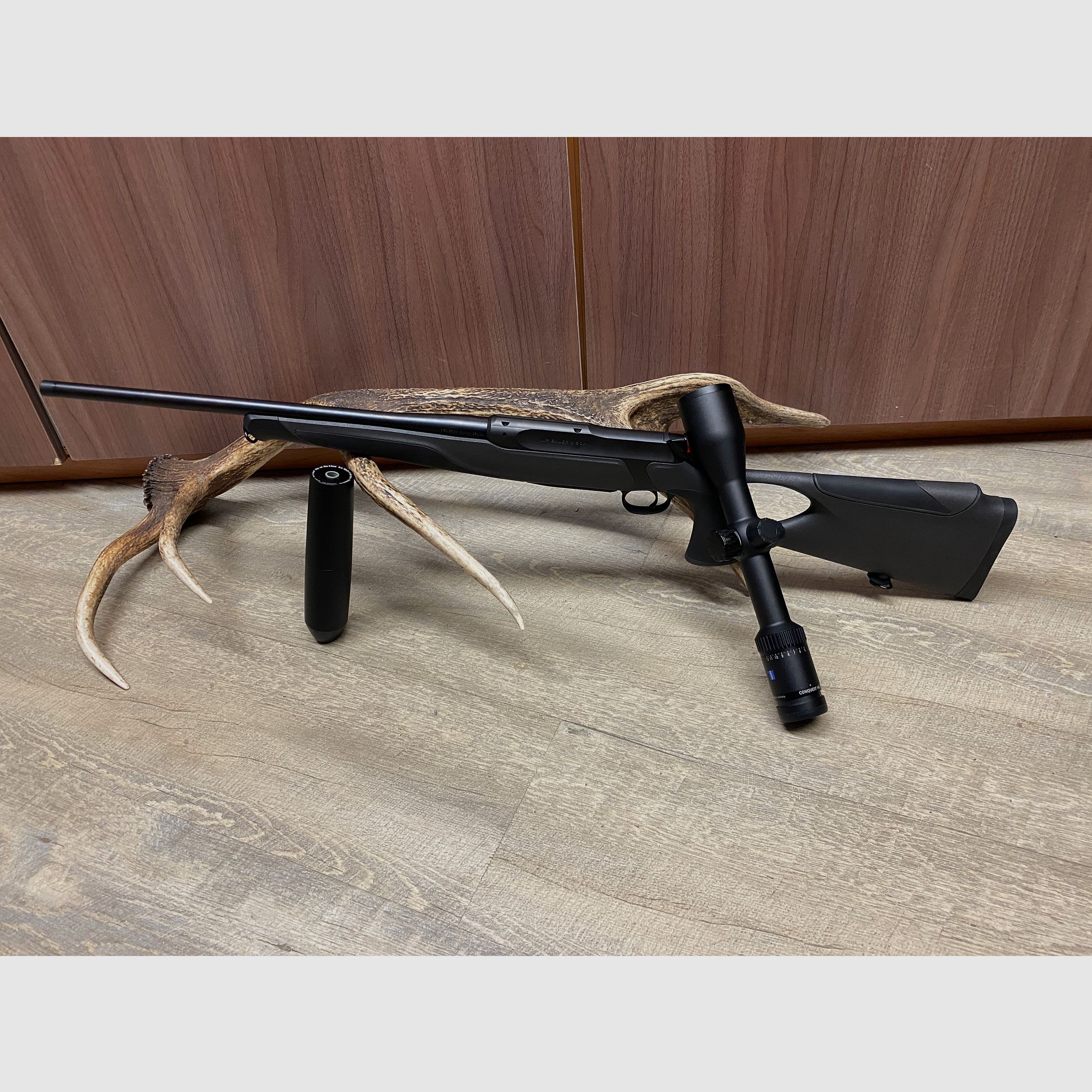 Sauer 505 Synchro XT, mit Zeiss Conquest V6 2-12x50 M, mit Schiene