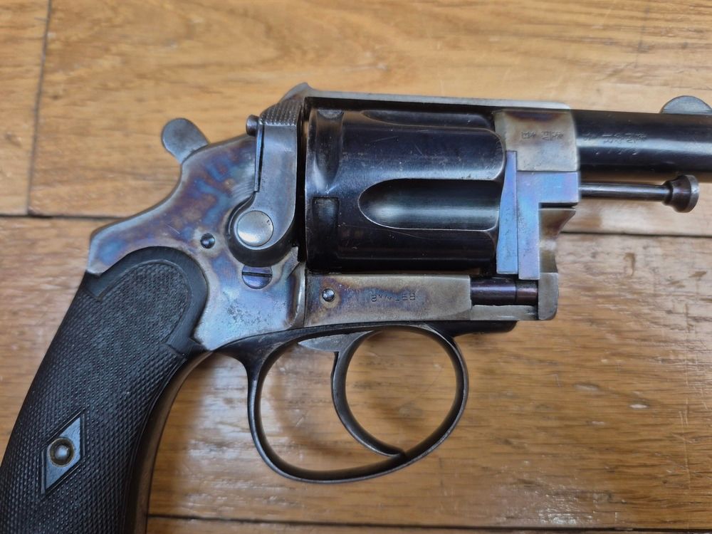 Sehr schöner Revolver D.D.Oury – 8mm 1892 – Marmorierte Rahmen – Wunderschöne Brünierung – Lebendige Pulverstempel von Lüttich – Ebenholz-Griffschalen – SA / DA – Spiegelkammern und Lauf – Rechts drehendes Trommelmagazin – Echte Smith & Wesson Bodyguard aus der schönen Epoche! – Kategorie D – TBE++, Bild 5 von 22