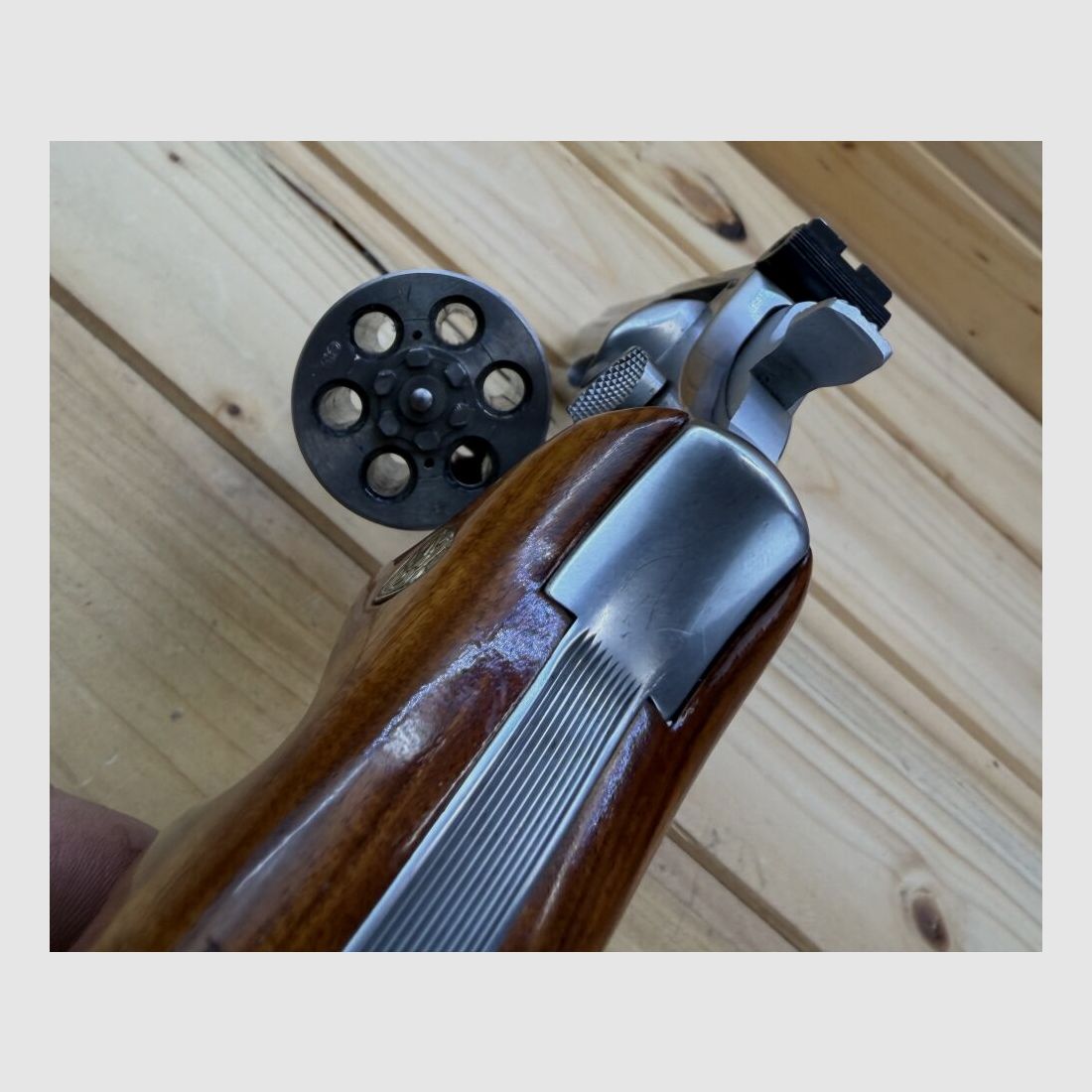 Smith & Wesson Mod. 617 .22 l.r. Wooden grips .22lr