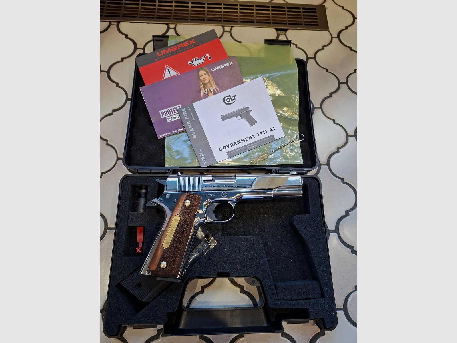 Colt 1911 Chrom, nowy, nie strzelany, długa prowadnica sprężyny, przedmiot kolekcjonerski. Cena do negocjacji!