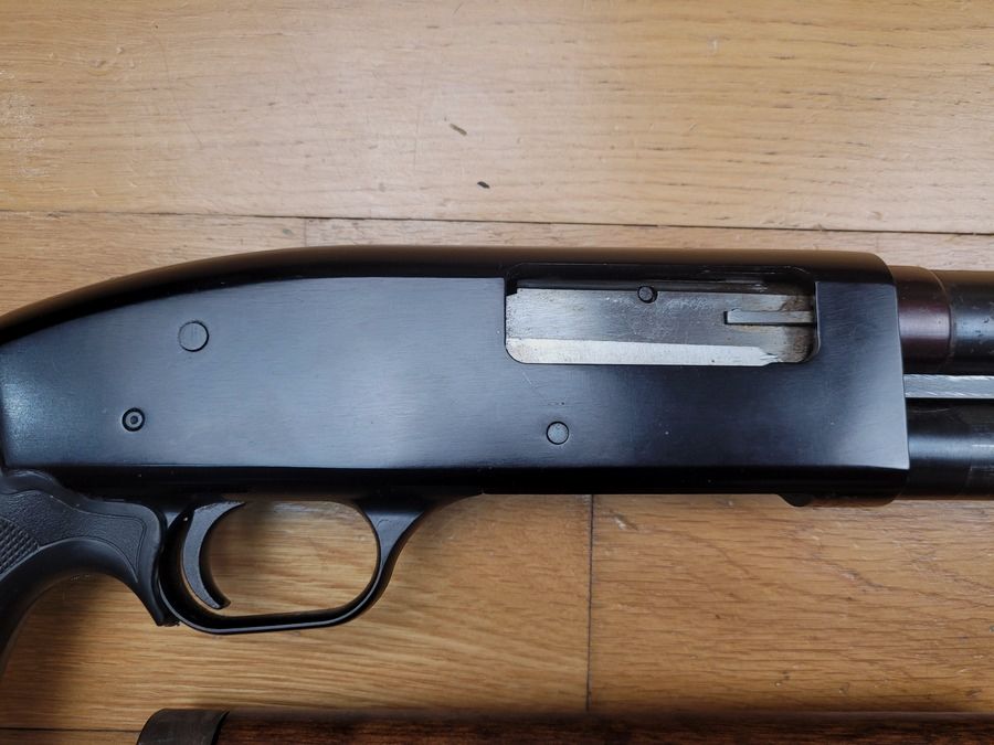 Schöner Vorderschaftrepetierer Mossberg 500ATP „Truck Gun“ – 12/76 – guter „made in USA“ Repetierer – Lauf 47cm – Magazin 5 Patronen – Pachmayr-Pistolengriff + klassisch aus Buche – beidseitige Sicherung – Ikonisch, Bild 3 von 21