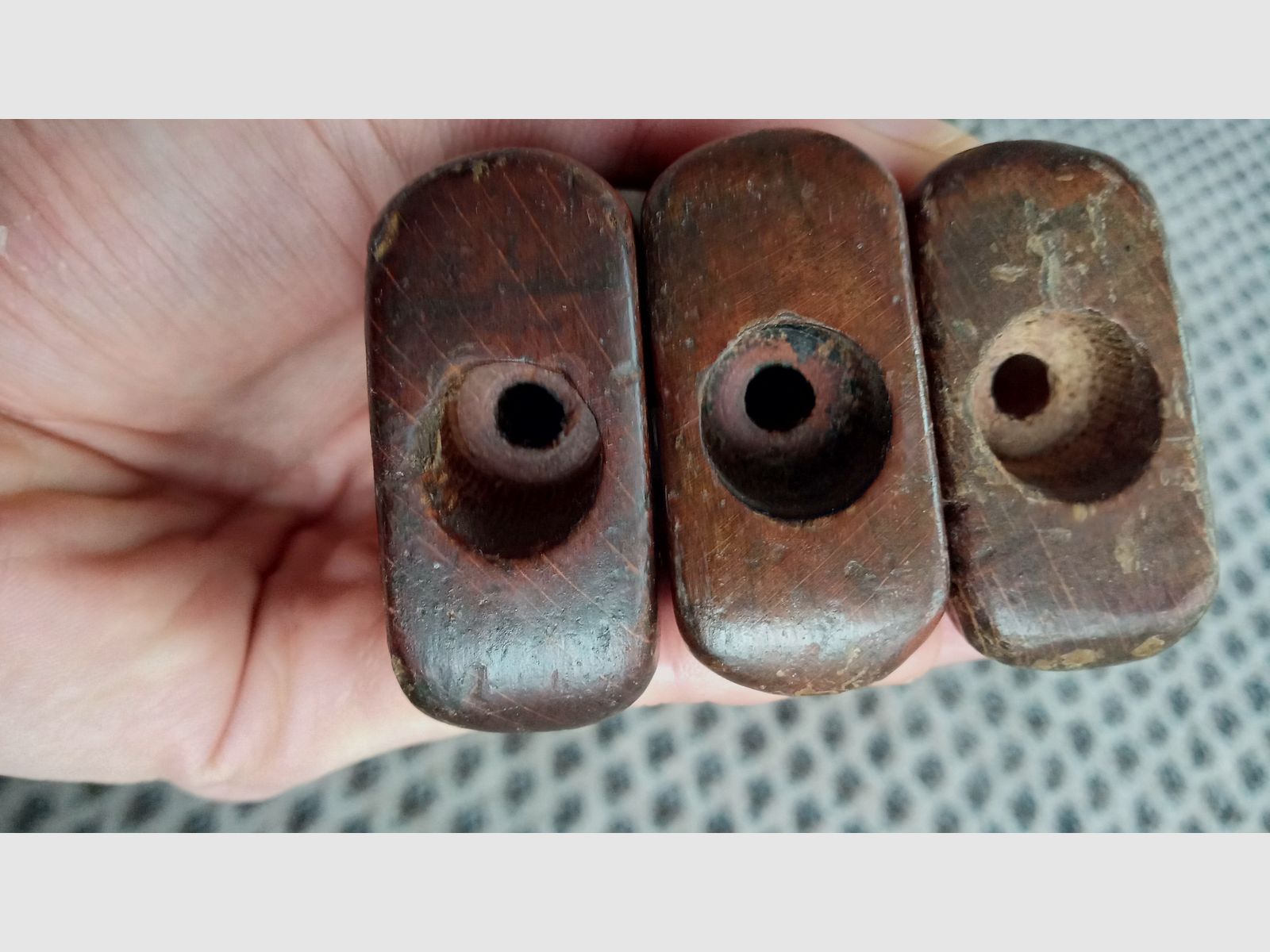 Original Ungarische AMD-63 Pistolengriffe aus Buchenholz inkl. Stahl Ferrule  // AMD 65 AK AKM Griff Buche Holz