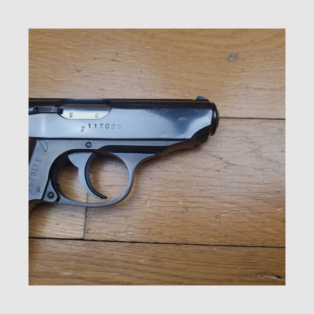 Sehr schöner und seltener Walther PPK von Manurhin unter exklusiver Lizenz von Walther – im Kaliber 22LR (selten) – Schöne Brünierung – 10-Schuss-Magazin mit Verlängerung – Entspannungs-Sicherung – Spiegel-Lauf – Neuzustand, Bild 6 von 18