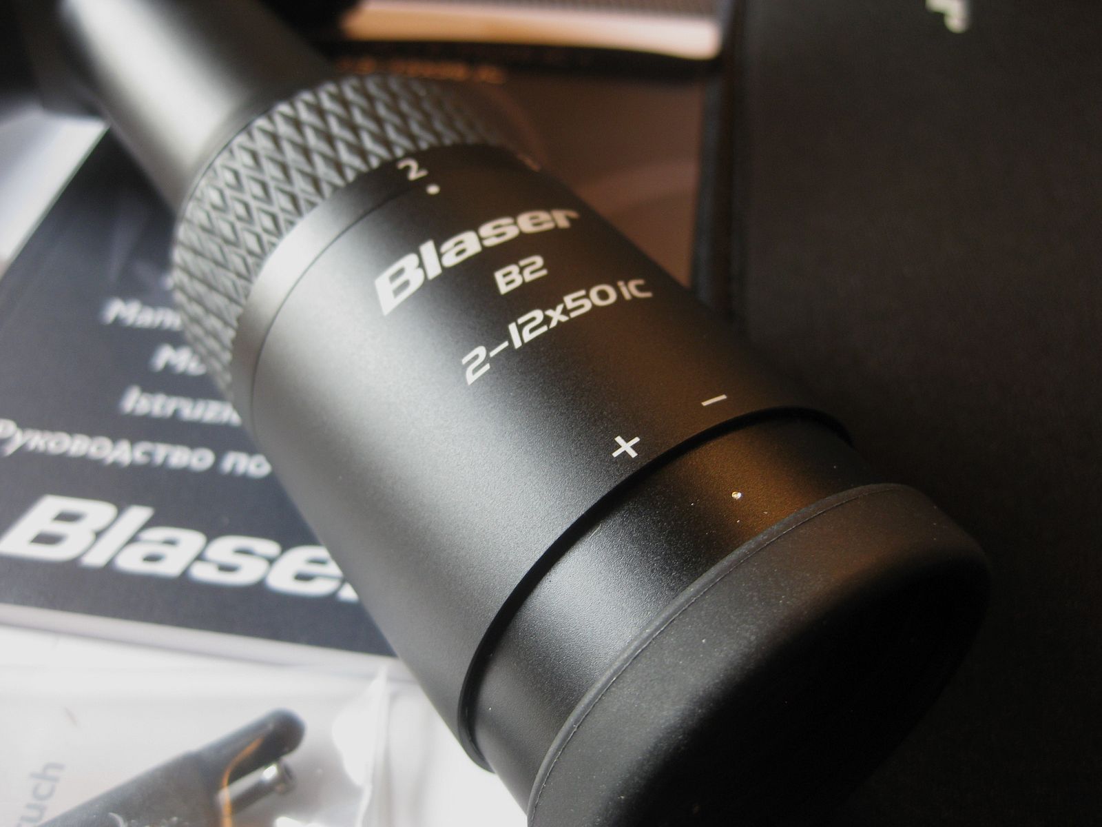  NUEVO "Hecho en Alemania" Blaser B2 como 2 - 12 x 50 iC S (con riel interno ZEISS) en embalaje original con todos los accesorios !! SIN Swarovski-Leica-Schmidt&Bender-Sauer-Mauser-GPO-DDoptics