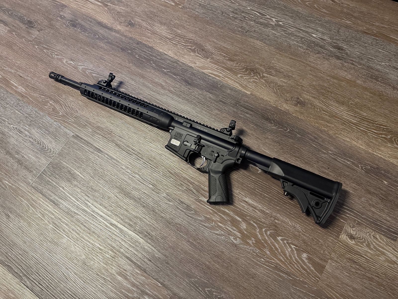 AR15 di LWRC. Modello IC-A5