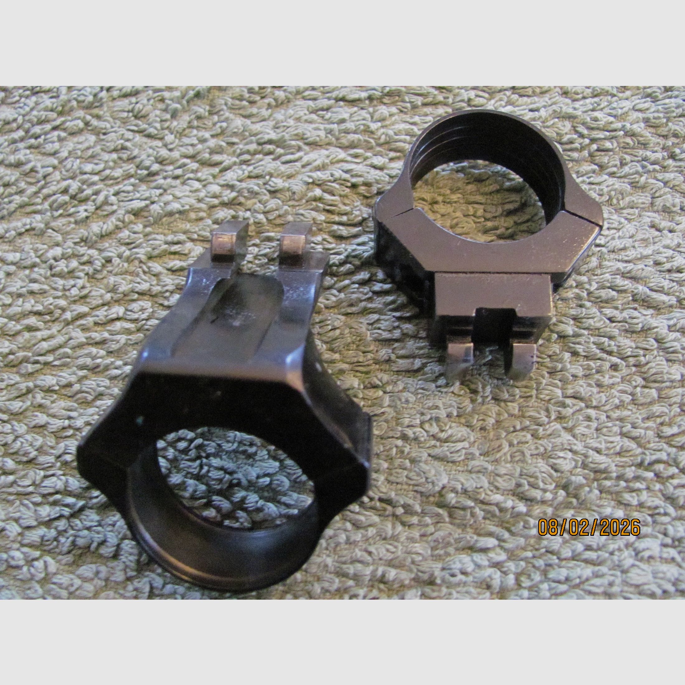 Montaggio a gancio anelli 25mm neri anodizzati e decorati