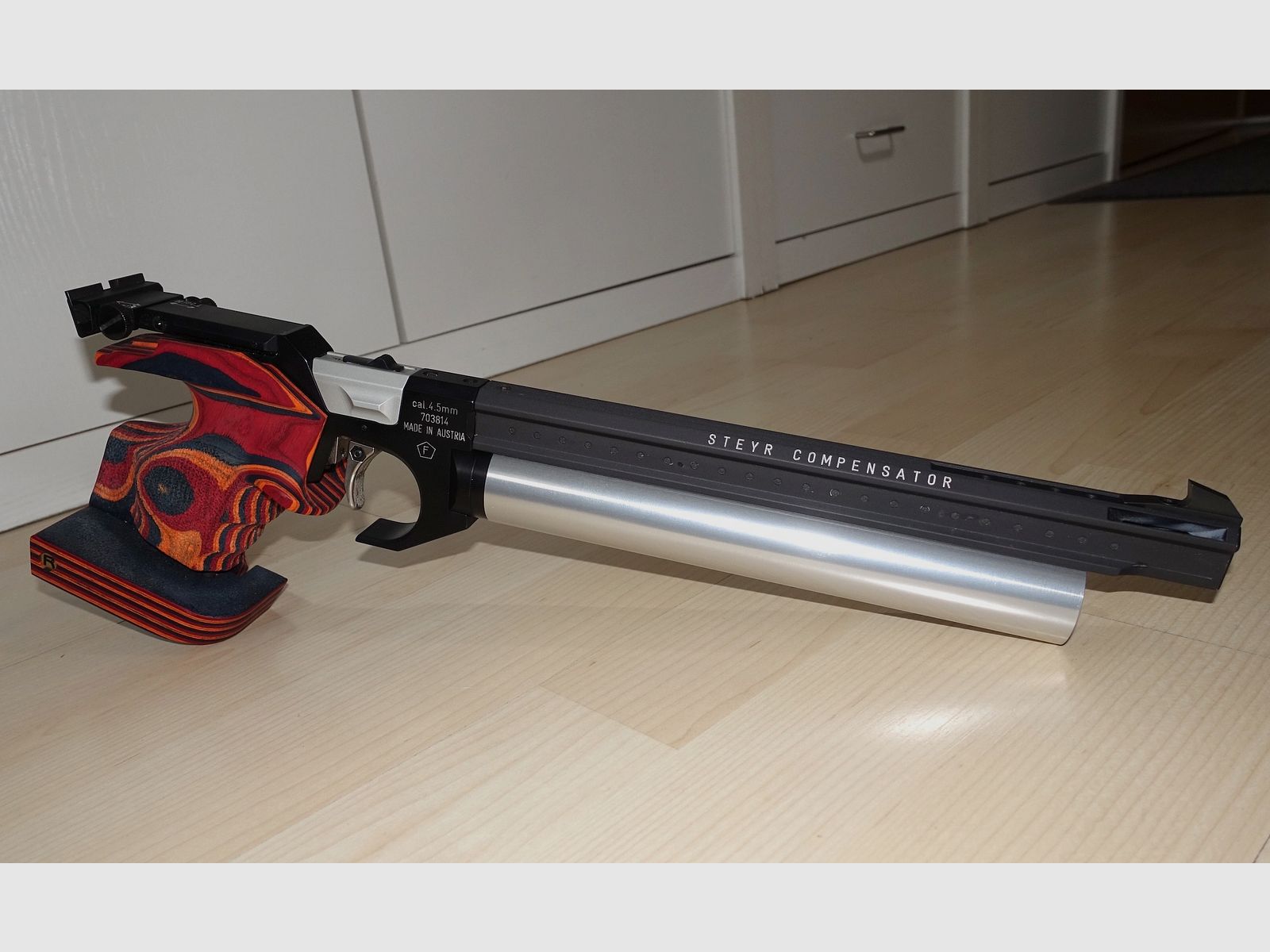 TOP Steyr LP pistola da match ad aria compressa con nuova impugnatura + nuova cartuccia + accessori