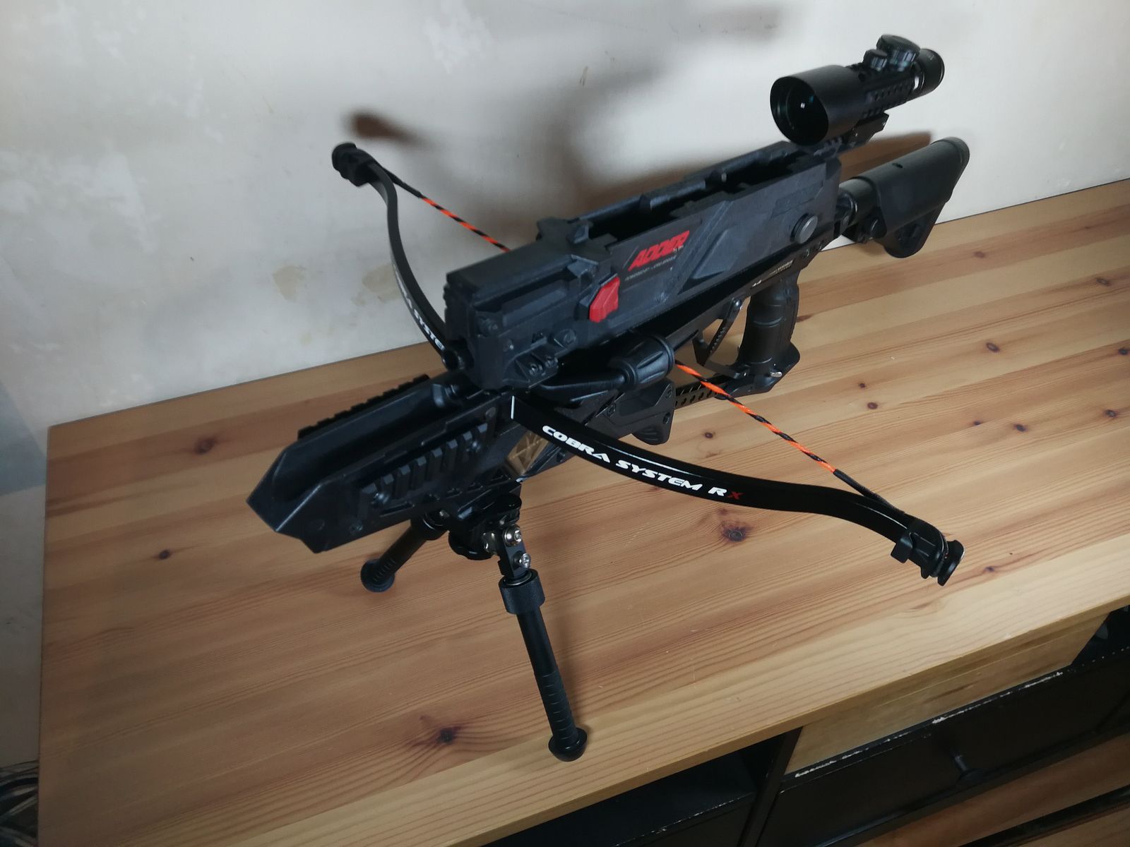 ADDER COBRA SYSTEM 130 LBS + 7 SCHUSS POLYMER MAGAZIN + 7 SCHUSS METALL MAGAZIN + OPTIK 3-10x42 Gr/Ro Bel & BERETTA 4x32 + METALL STANDBEIN