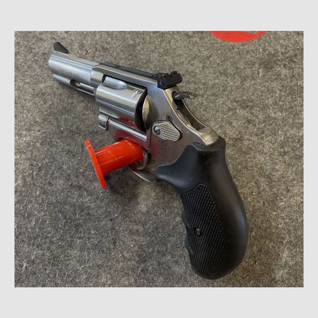Smith + Wesson 60