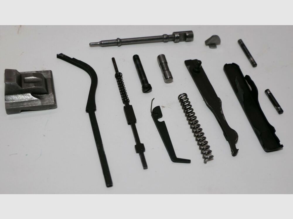 Waffenfabrik Walther Ulm Donau Freier Teilesatz Walther P38 der Bundeswehr 14 Teile