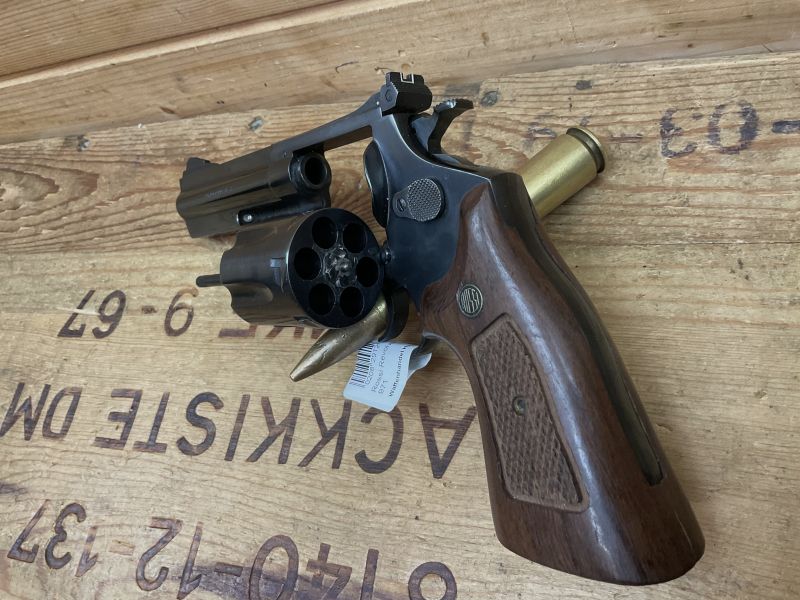 Revolver Amadeo Rossi Mod.971, Kal..357Mag., Holzgriffschalen, super Zustand!!!