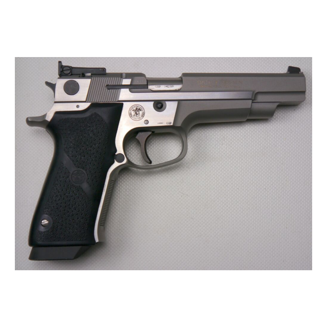 Smith & Wesson	 5906 Performance Center