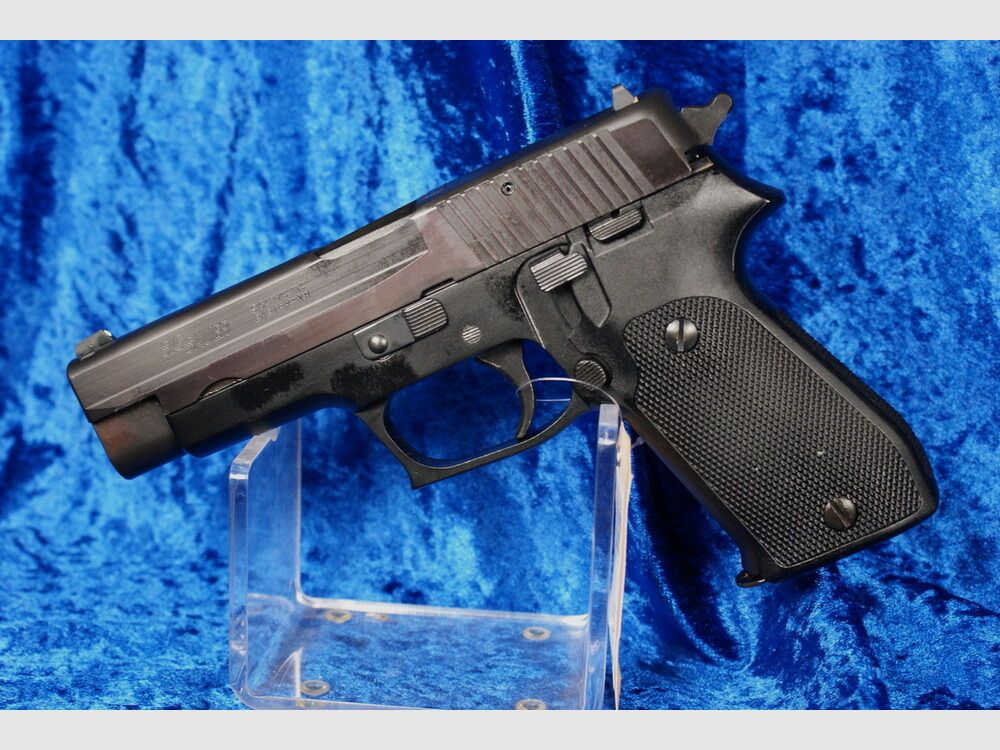 SIG Sauer GmbH	 P220-1