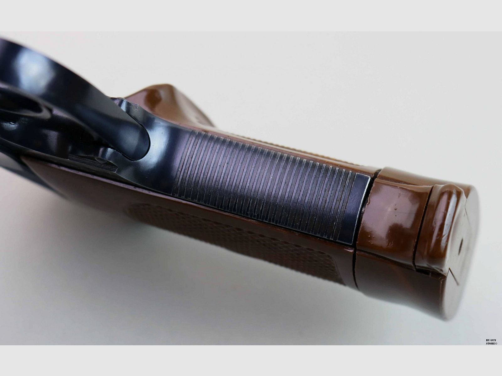 Pistola Manurhin mod. PP cal. .22 l.r. “REV. J.V. ASTROM-BJURTJARN” matr. 25091LR, immagine 9 di 12