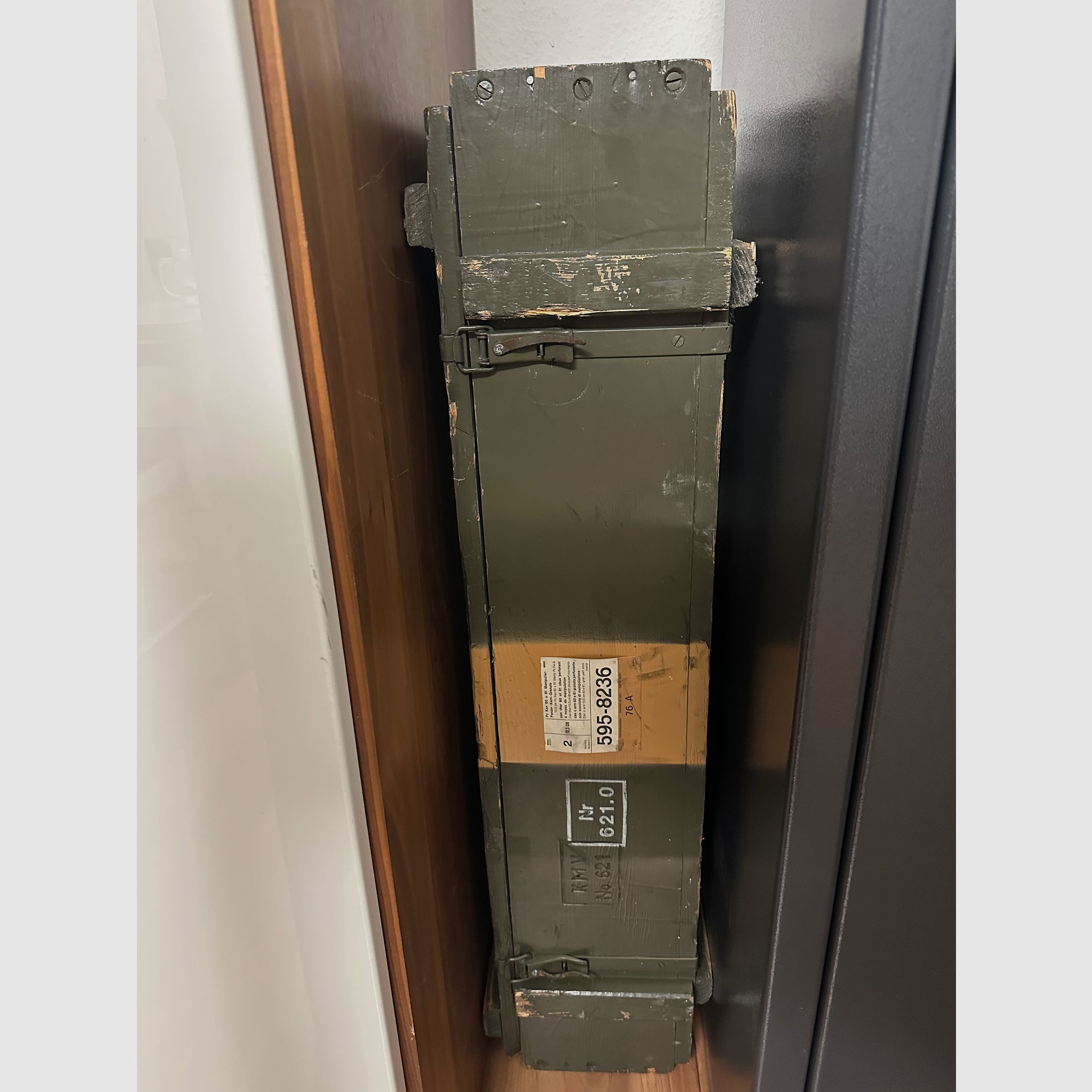 Schweizer Armee - Granate (Exerzier) mit Holzkiste