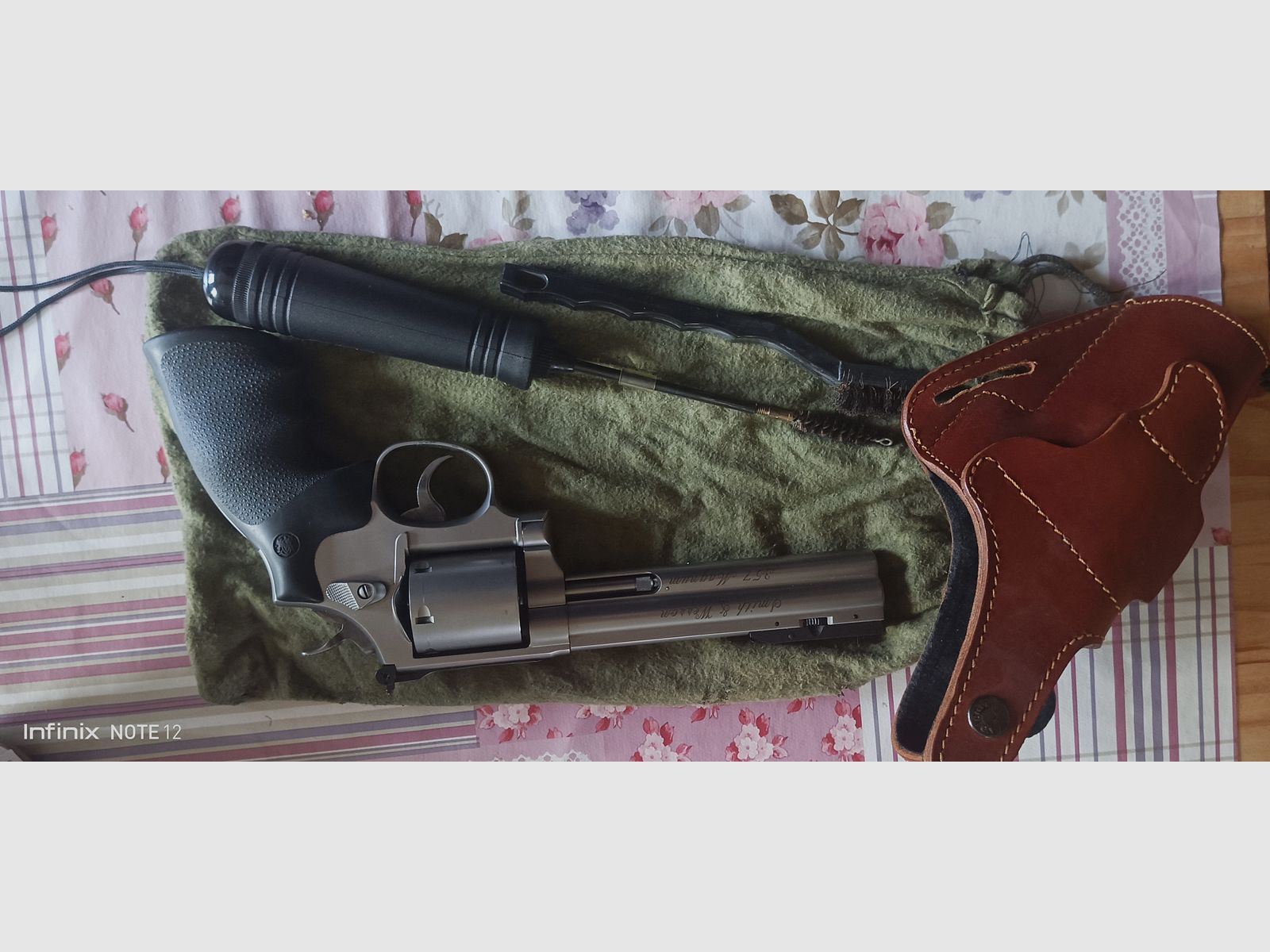 Rewolwer Smith & Wesson 6" lufa