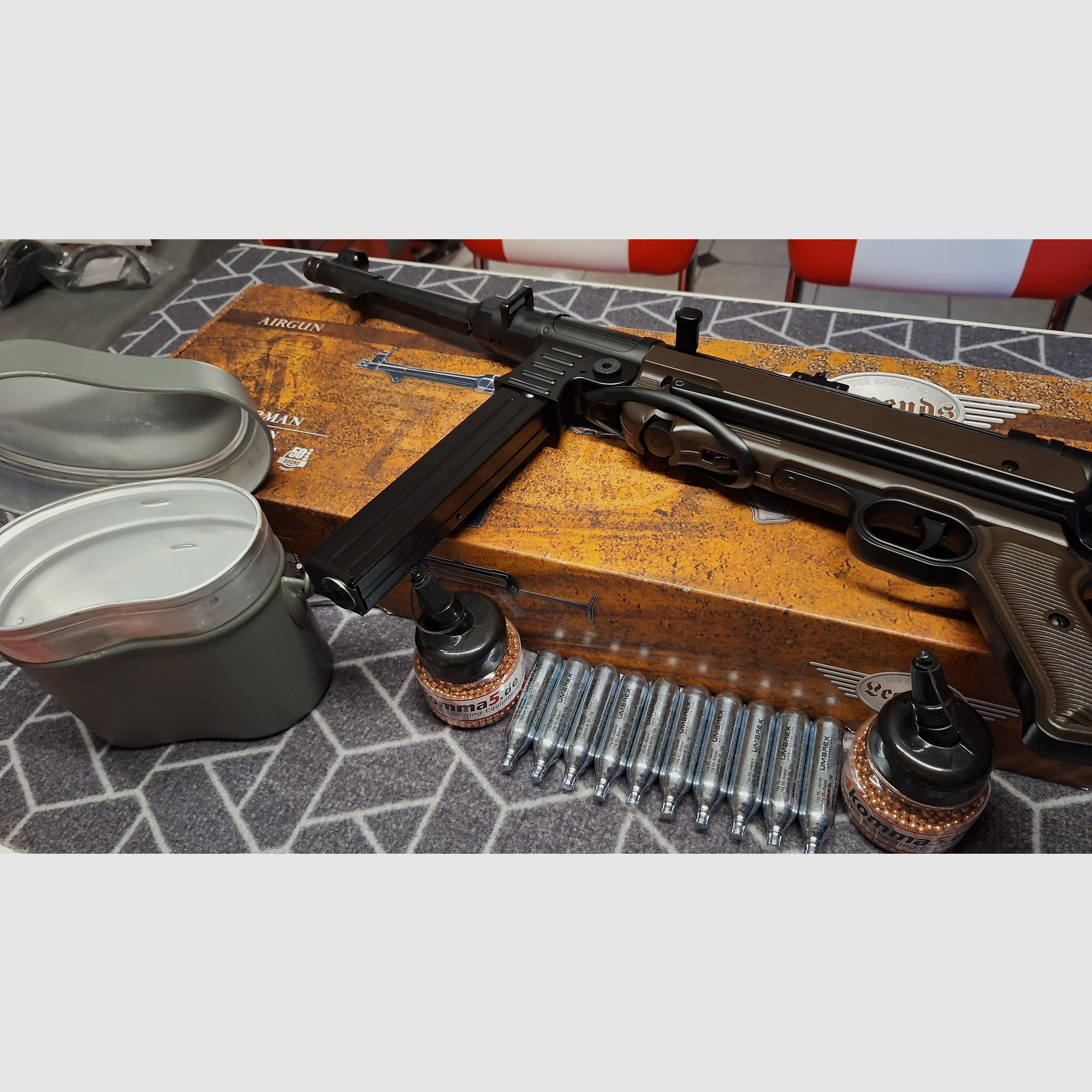 Legendy MP40 - 4,5 mm stalowe BB Co2 - Całkowicie metalowy! Z CO2+amunicją+uchwytem!