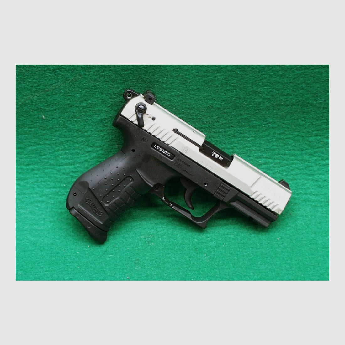 Walther blank firing pistol P22, bicolor