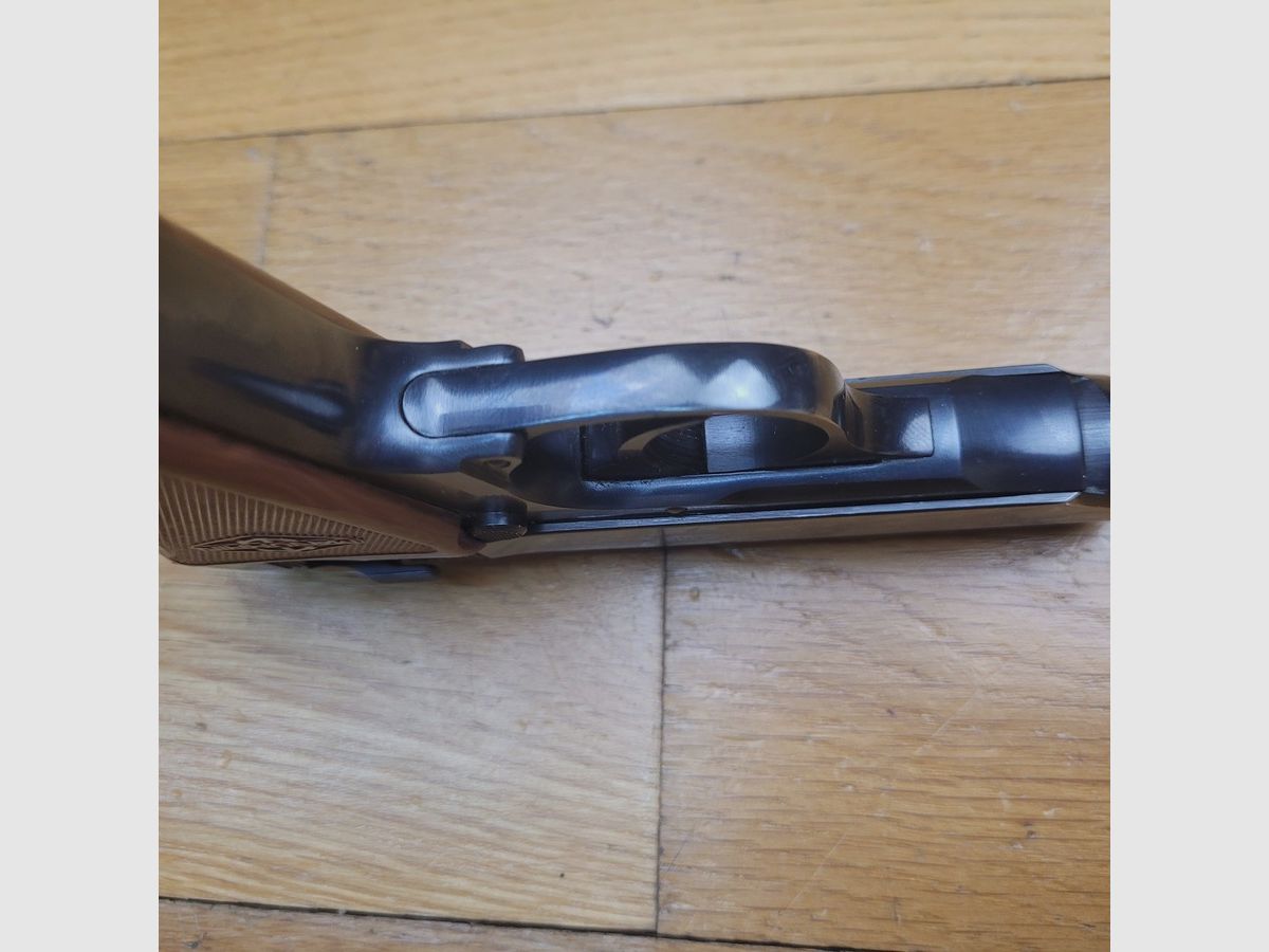 Sehr schöner und seltener Walther PPK von Manurhin unter exklusiver Lizenz von Walther – im Kaliber 22LR (selten) – Schöne Brünierung – 10-Schuss-Magazin mit Verlängerung – Entspannungs-Sicherung – Spiegel-Lauf – Neuzustand, Bild 8 von 18
