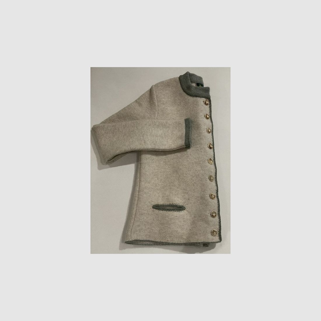 Damen Strickjacke mit Falte aus Merinowolle in Creme mit Blumen, Bild 2 von 2