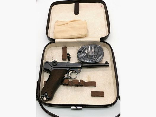 Fabryka broni w Bernie Szwajcarski pistolet ordynansowy Mod.1906/29 w kalibrze 7,65 mm