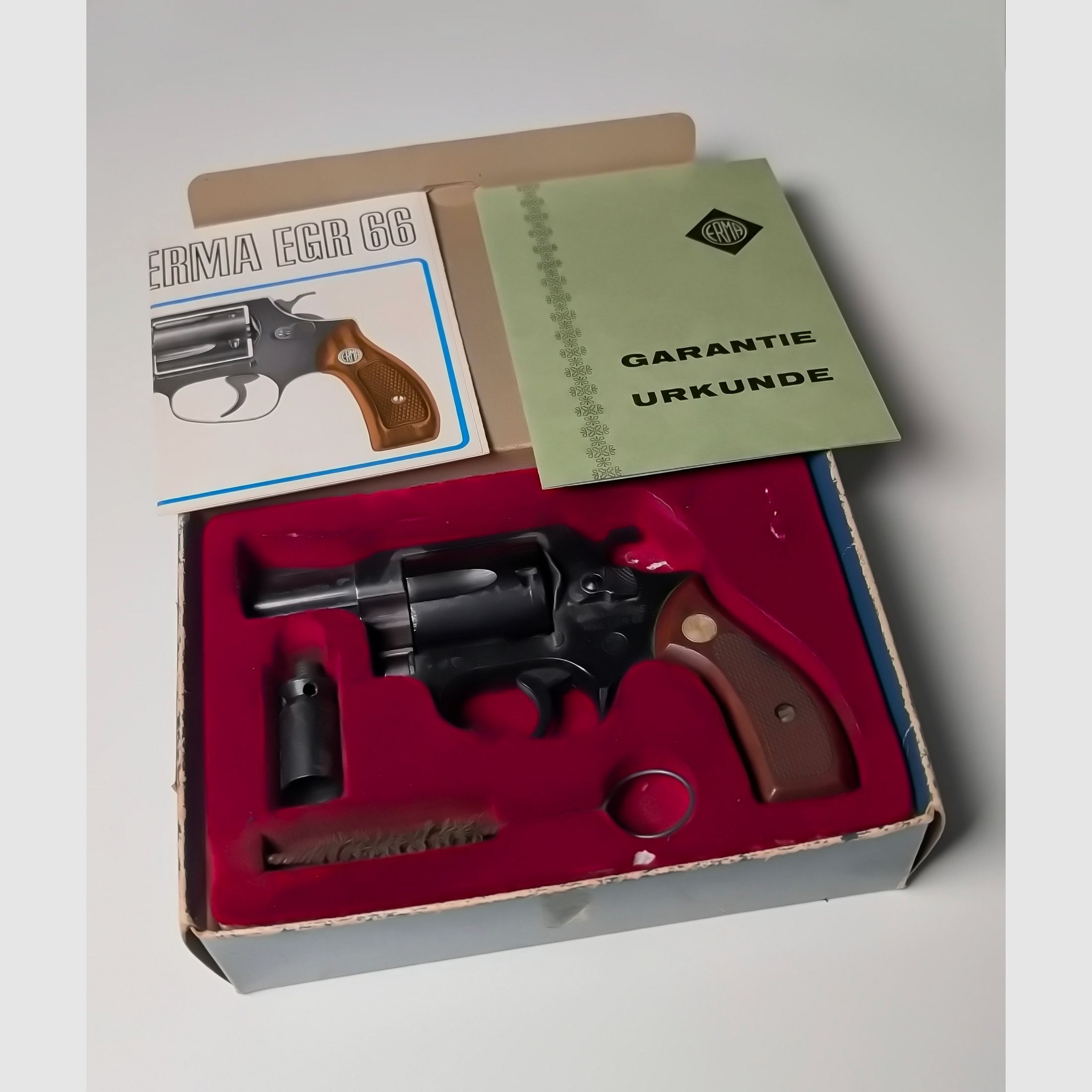 Pistola de fogueo ERMA EGR66