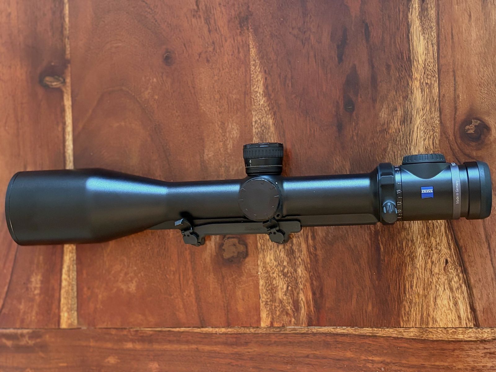 Zieloptik der Extraklasse: Zeiss Victory V8 4.8-35x60 Zielfernrohr, Ausführung mit Schiene,  LA 43 und ASV , Bild 3 von 4