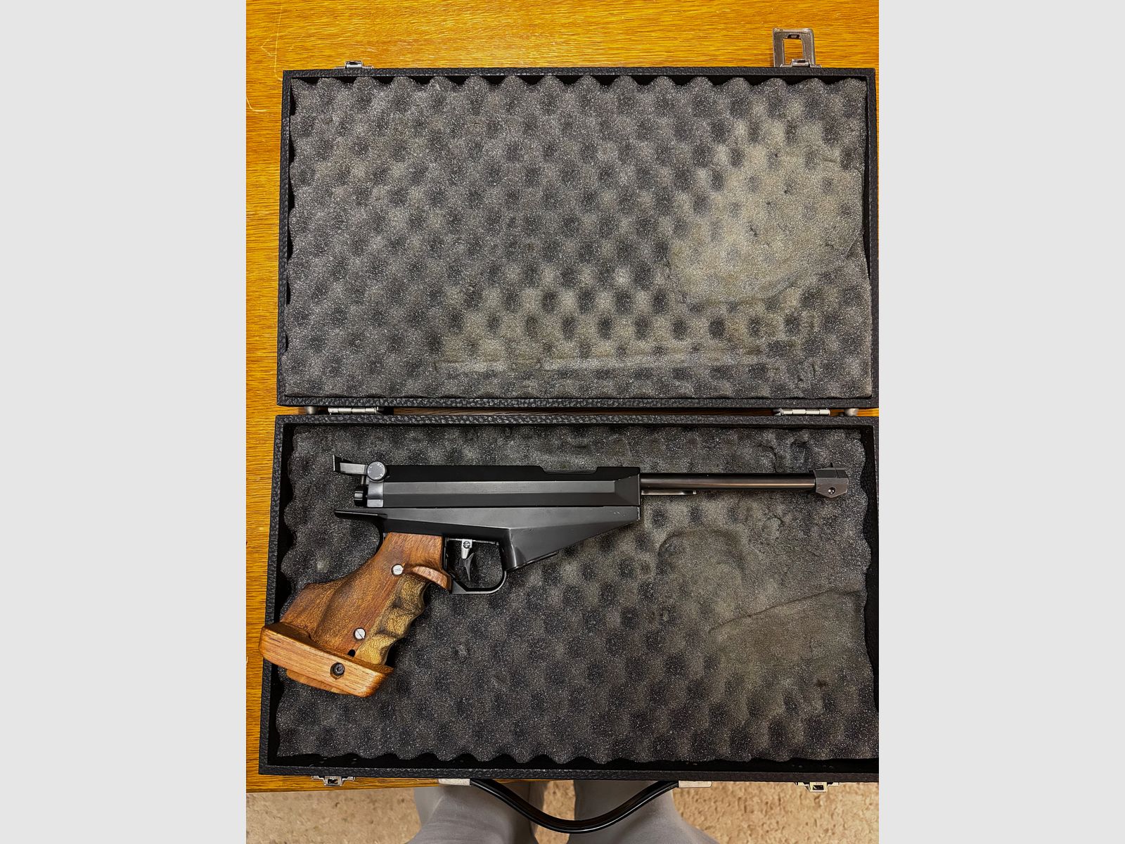 Feinwerkbau air pistol LP90, image 1 of 12