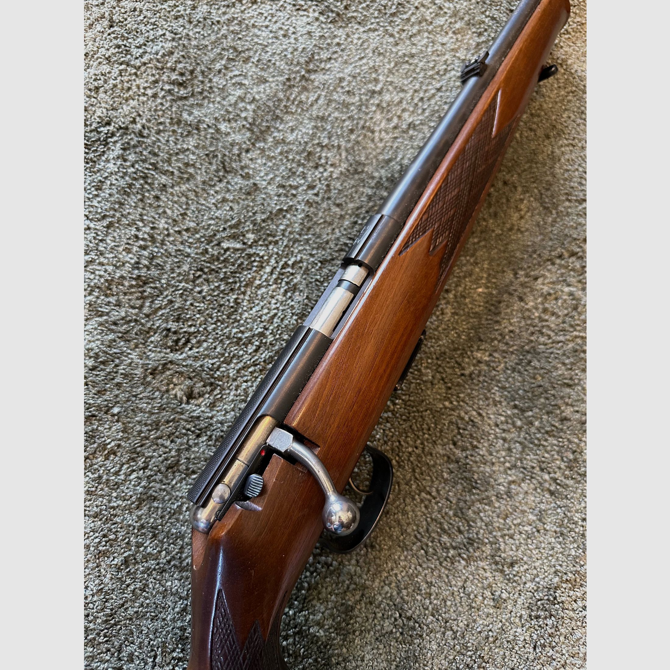 Anschütz Repetierer Kaliber .22 WMR – mit Zeiss Digital-Z 6x42 – Stecher 