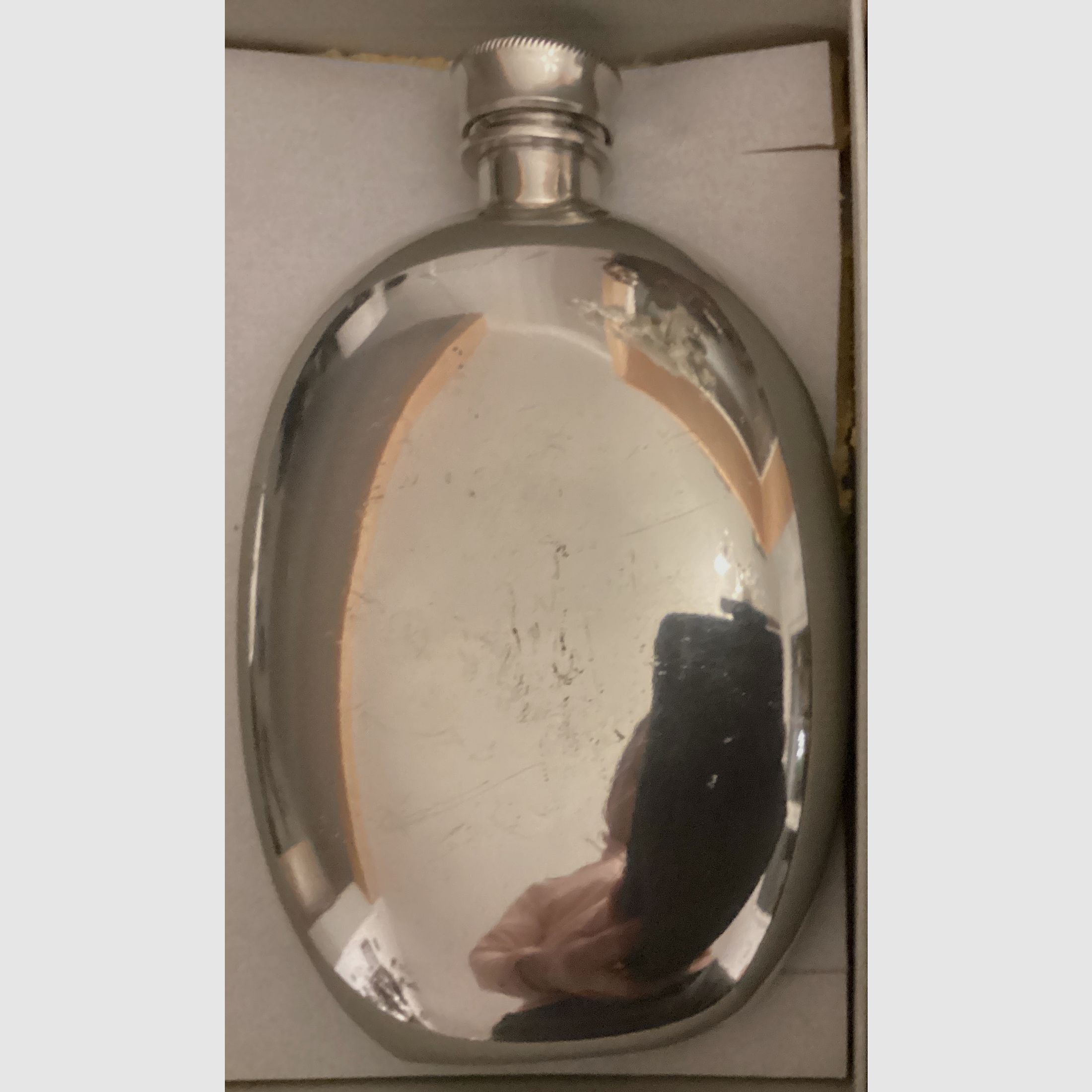 Flachmann mit Löwengravur