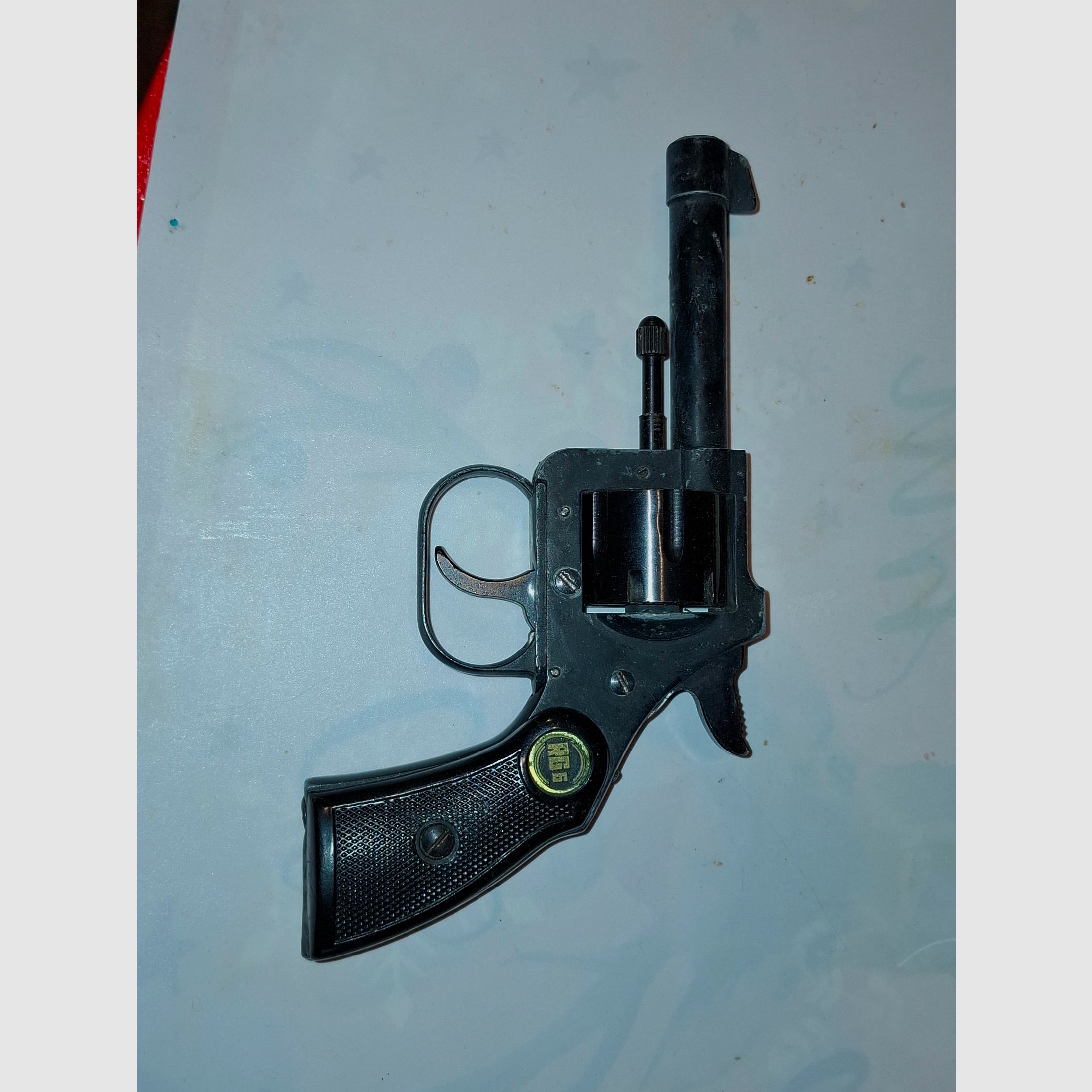 4 pistolets/ revolvers à blanc