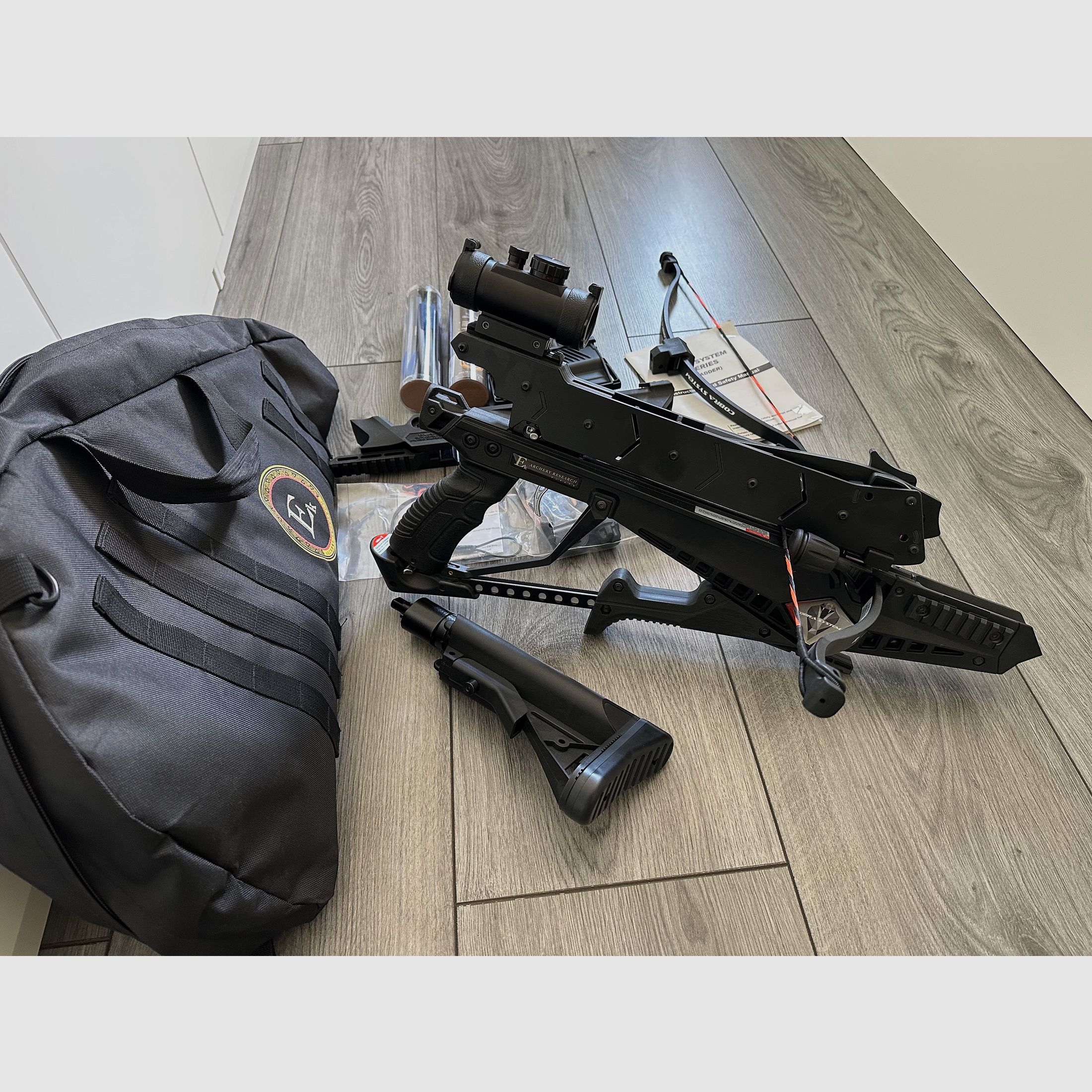 EK Archery Armbrust Adder mit viel Zubehör 