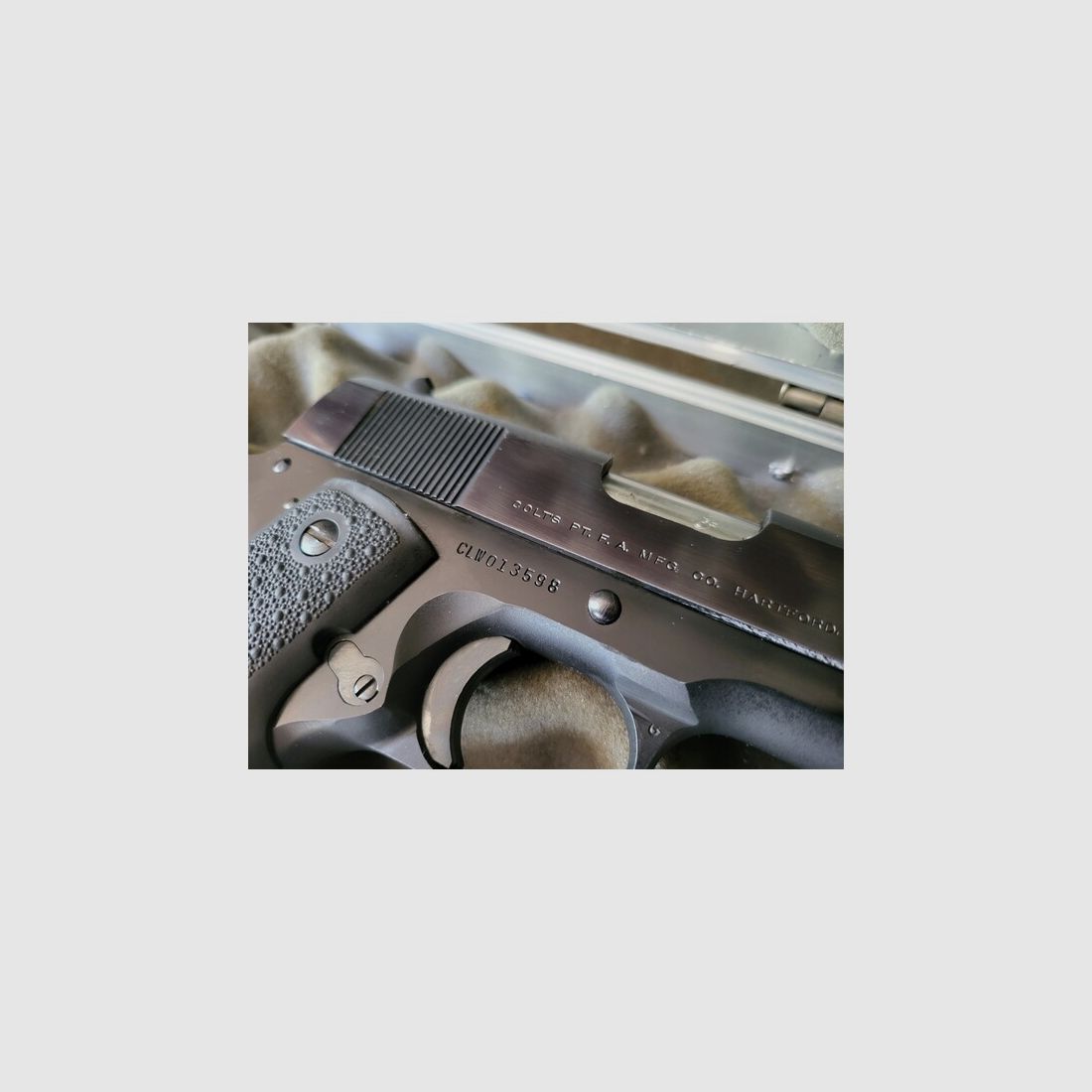Extrem hochwertige uns überraschend leichte Pistole Colt 1911 Commander .45 Auto 4,5 Zoll