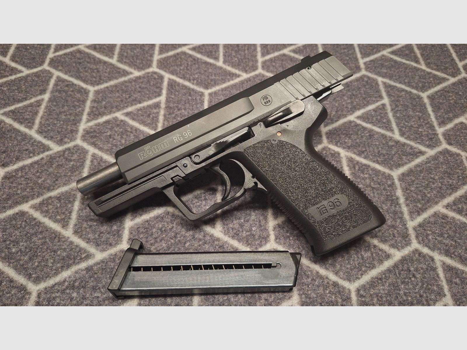 Röhm RG 96 Schreckschuss Pistole brüniert