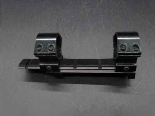 Weavermontageschiene mit Aufnahme die ich nicht zuordnen kann