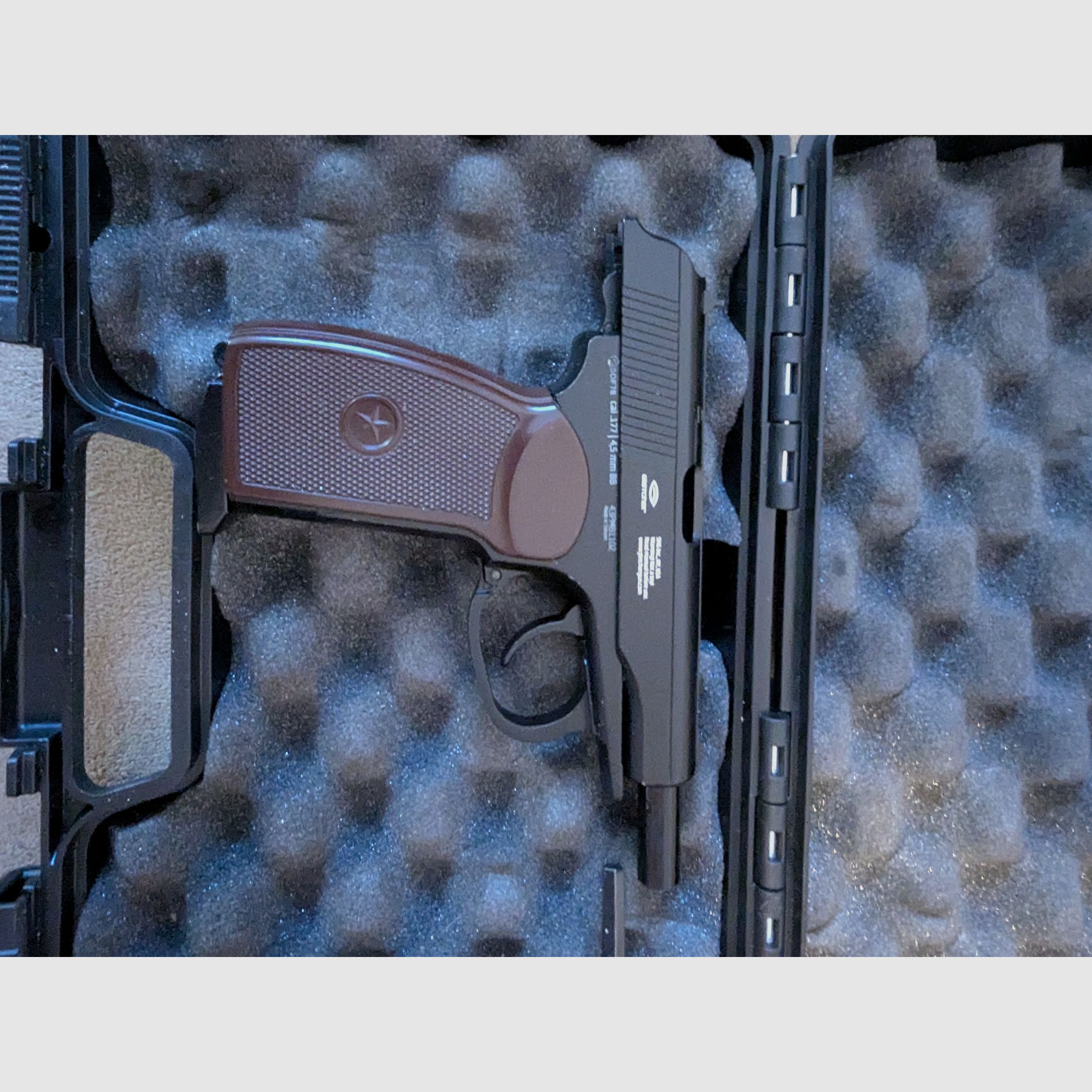 CO2 pistol Makarov with plowback