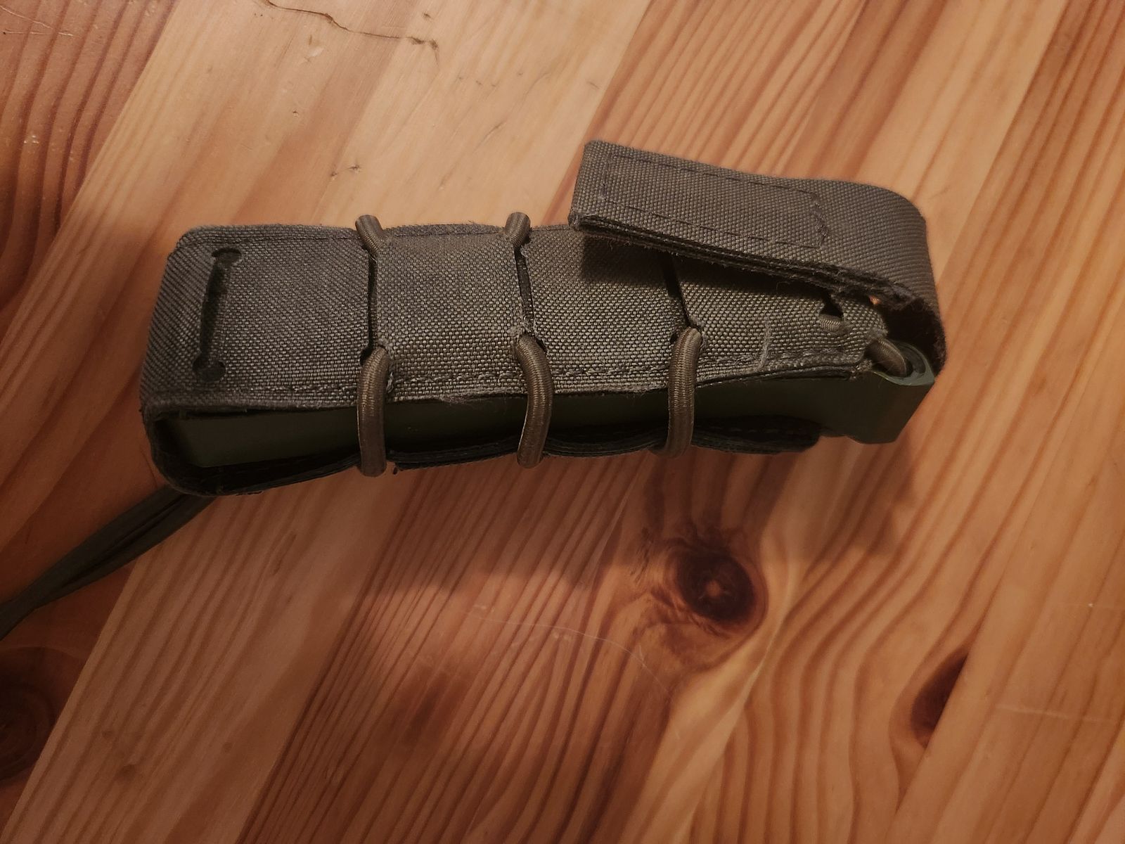 Glock 45 Airsoft 6mm BB – 2 magazines + HPA adapter + holster/accessories – 18+