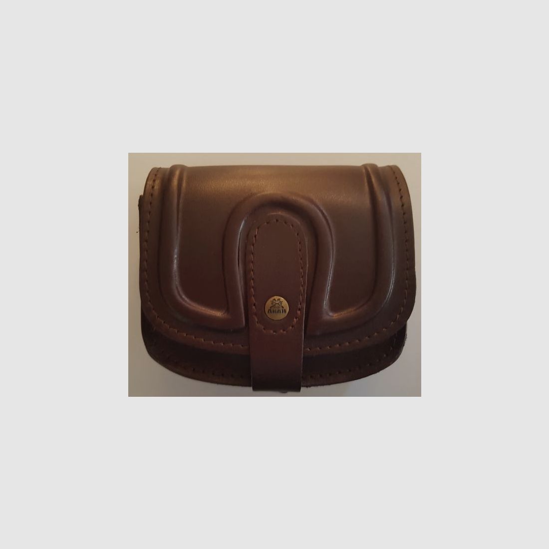 Estuche para cartuchos AKAH con borde perfilado de cuero genuino