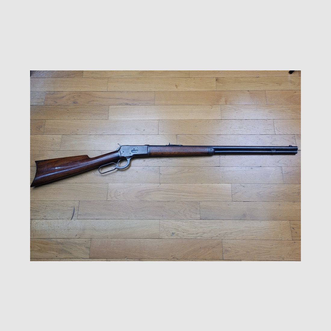Très belle « carabine » Winchester Model 1892 – Version « rifle » à canon rond – en 32WCF – Arme New Haven de 1906 – Beaux bois en noyer américain – Très beau canon et mécanisme – Hausse Marble d&rsquo;époque – Très beaux marquages – TBE+, image 2 sur 36